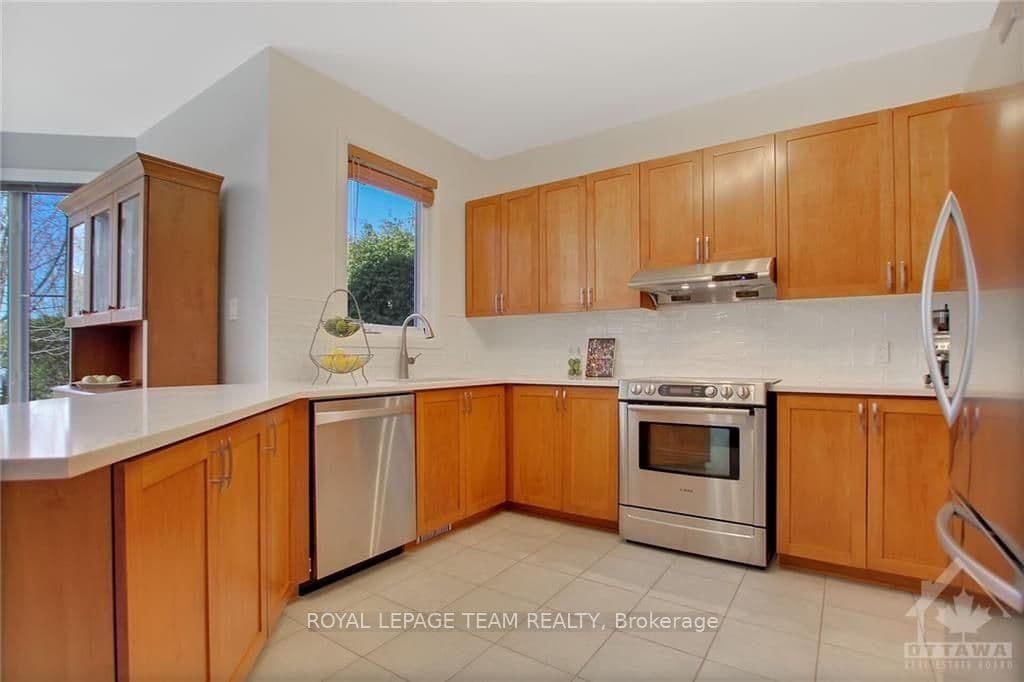 60 BIRCHFIELD Avenue photo 9