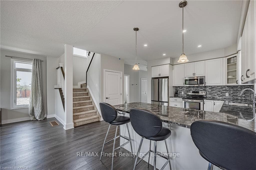 1526 ALBANY Drive photo 13