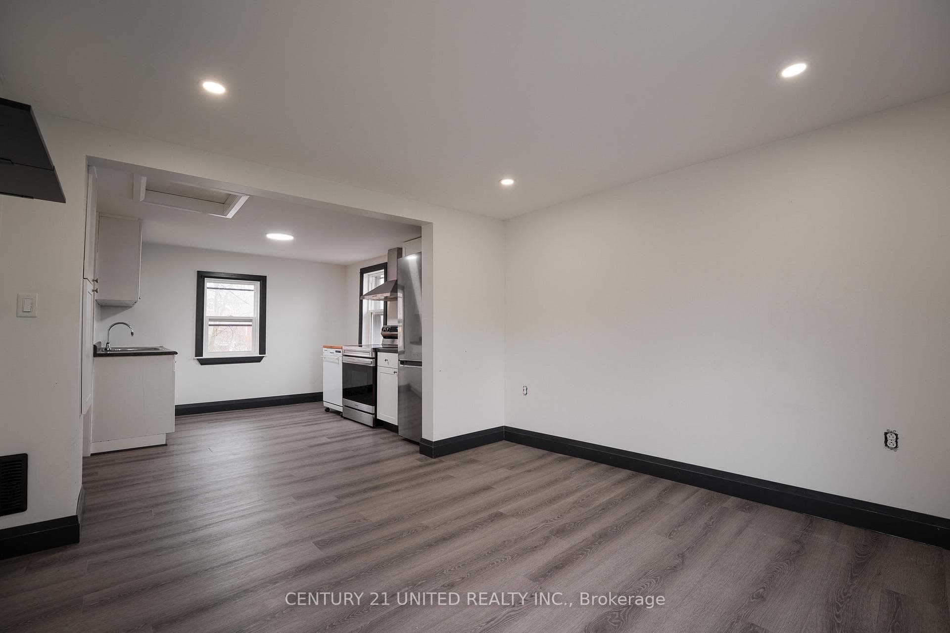 552 Bethune Street photo 15