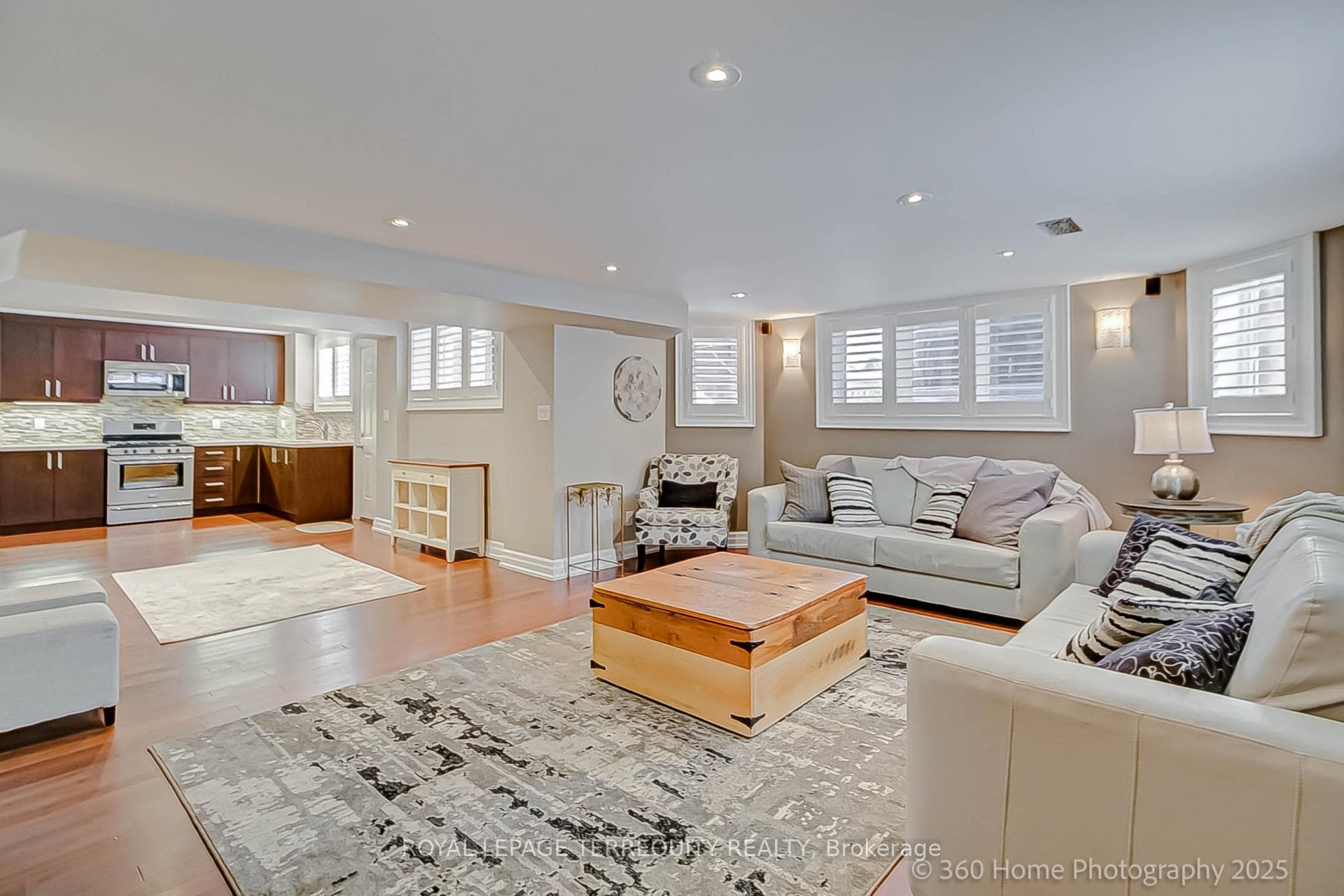258 Landsbridge Street photo 35