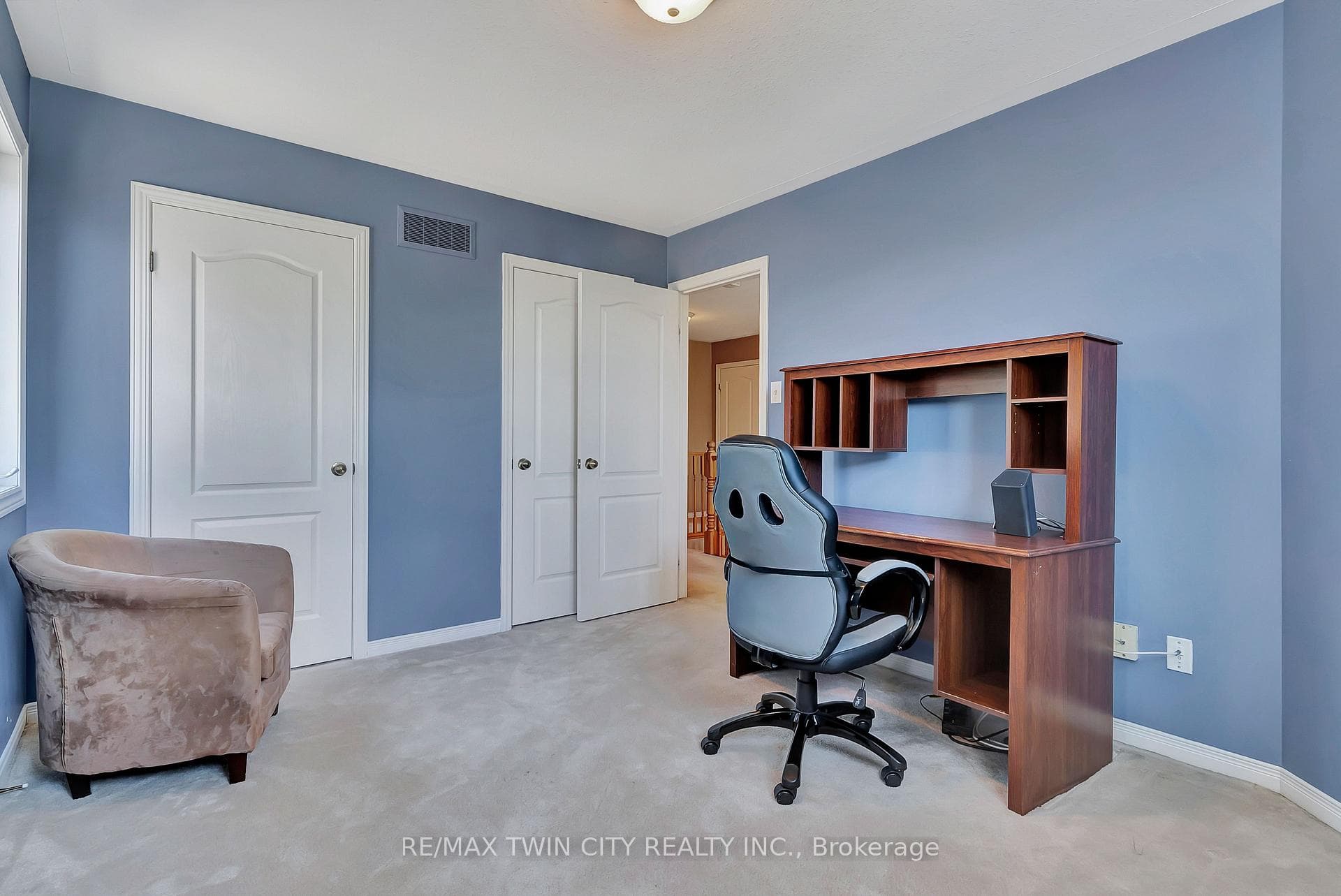 249 Ridgemere Court photo 28
