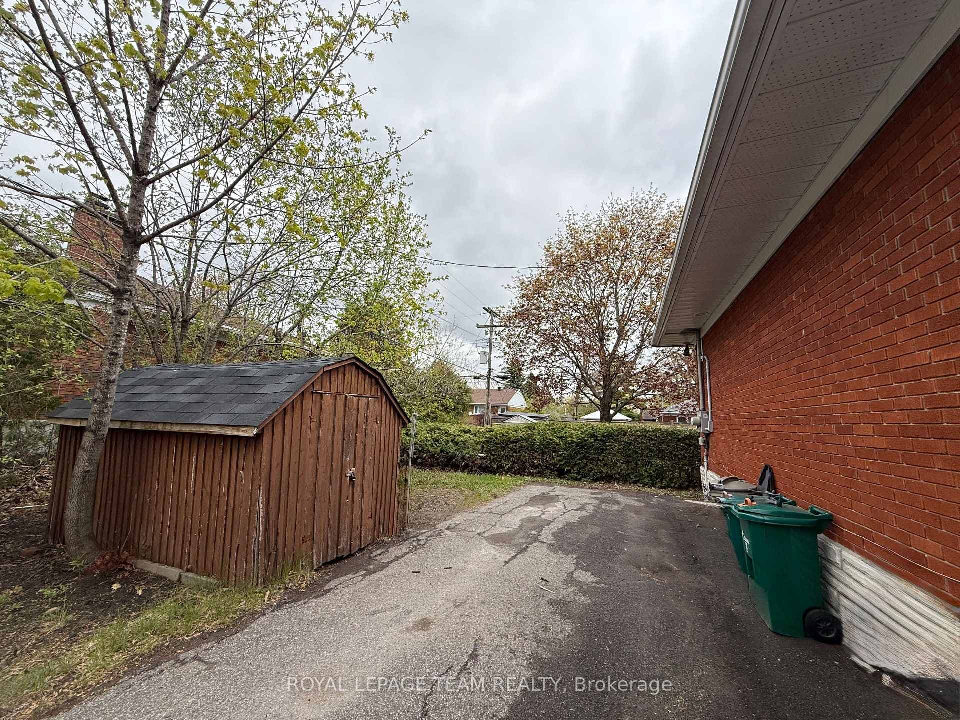Four Car Driveway with Shed
