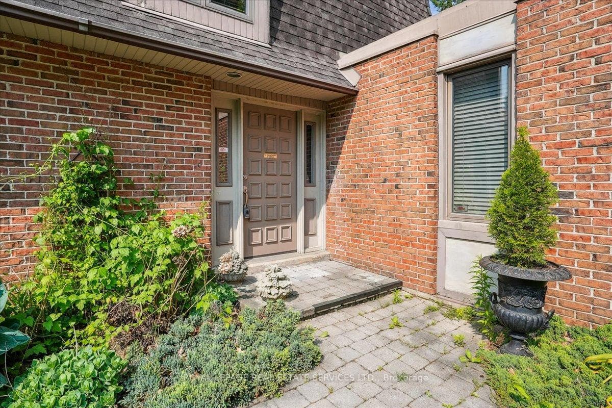 2145 Blessington Street photo 5