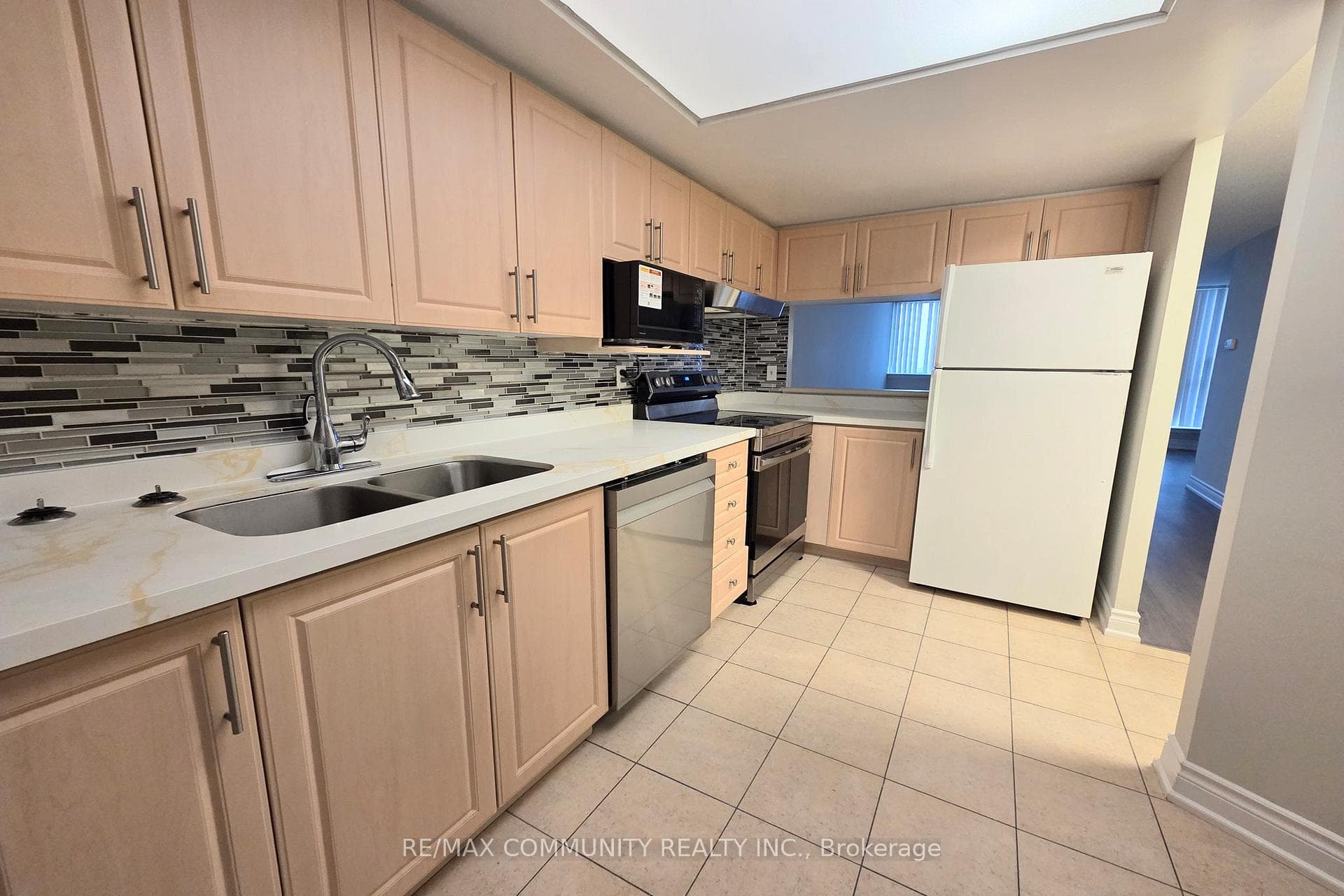 2466 Eglinton Avenue Unit 1404 photo 9