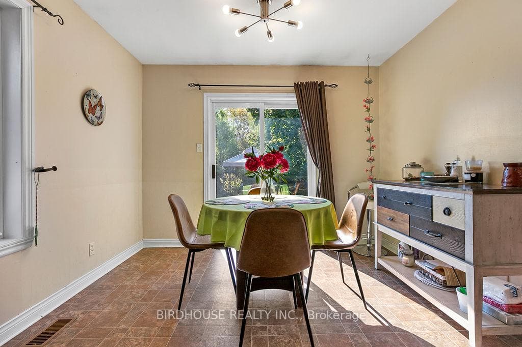341 Mary Street photo 11