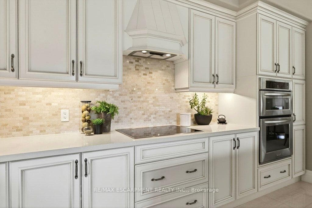 445 Elizabeth Street Unit 201 photo 15