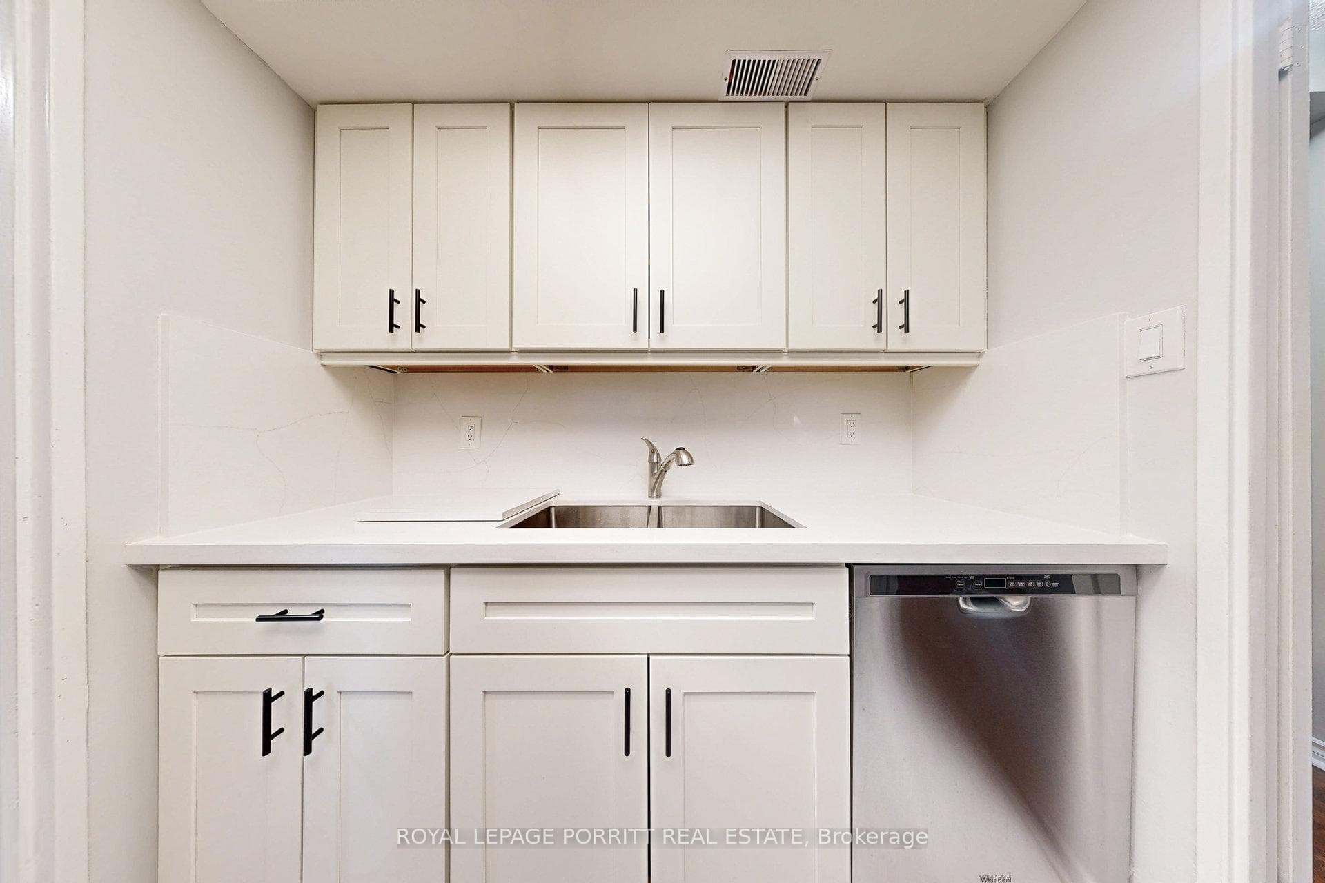 1535 Lakeshore Road Unit 201 photo 15