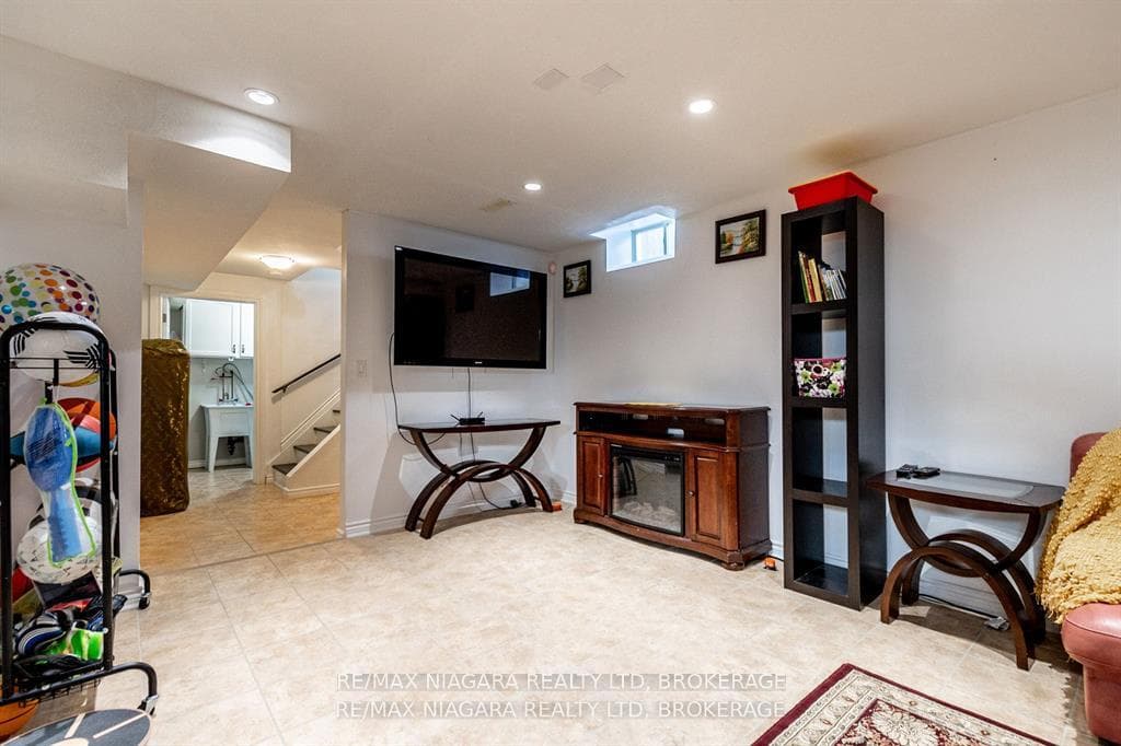 64 WESTLAND Street photo 16