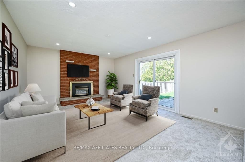 121 LARKIN Drive photo 13