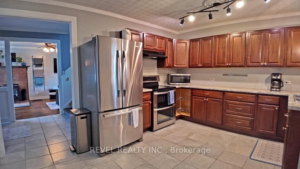 106 Devonshire Avenue photo 15