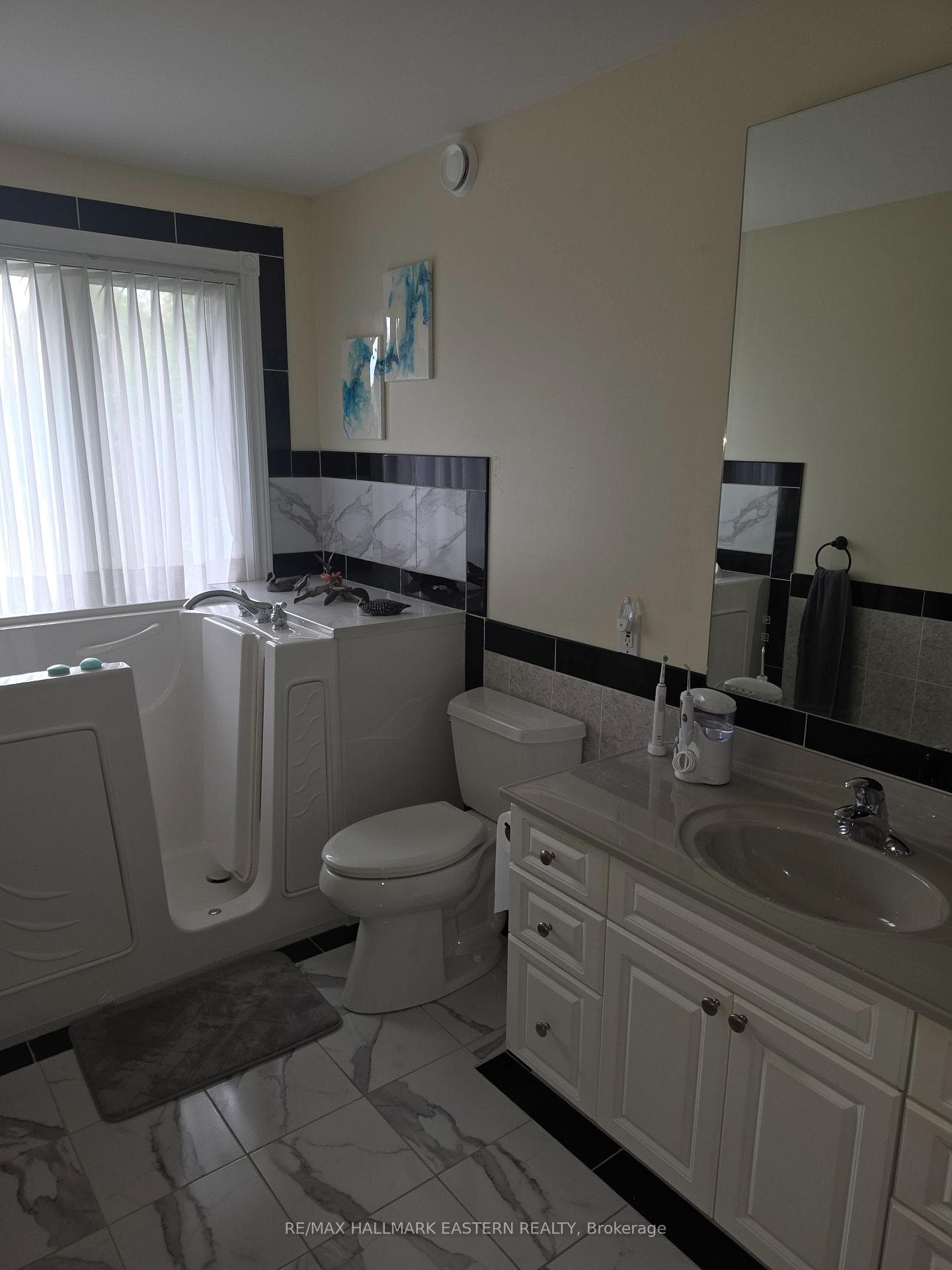 990 Silverdale Road photo 15