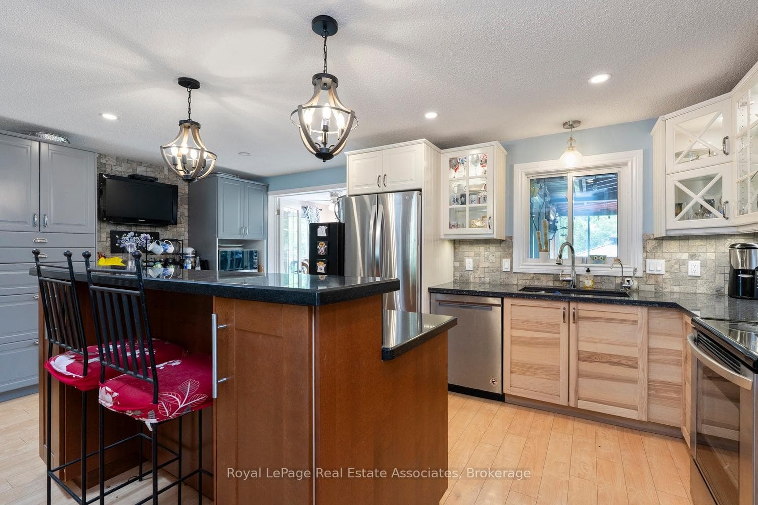 11 Tamarack Court photo 5