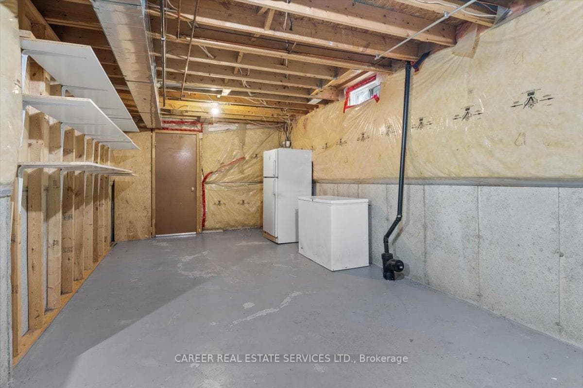 1432 Largo Crescent photo 23