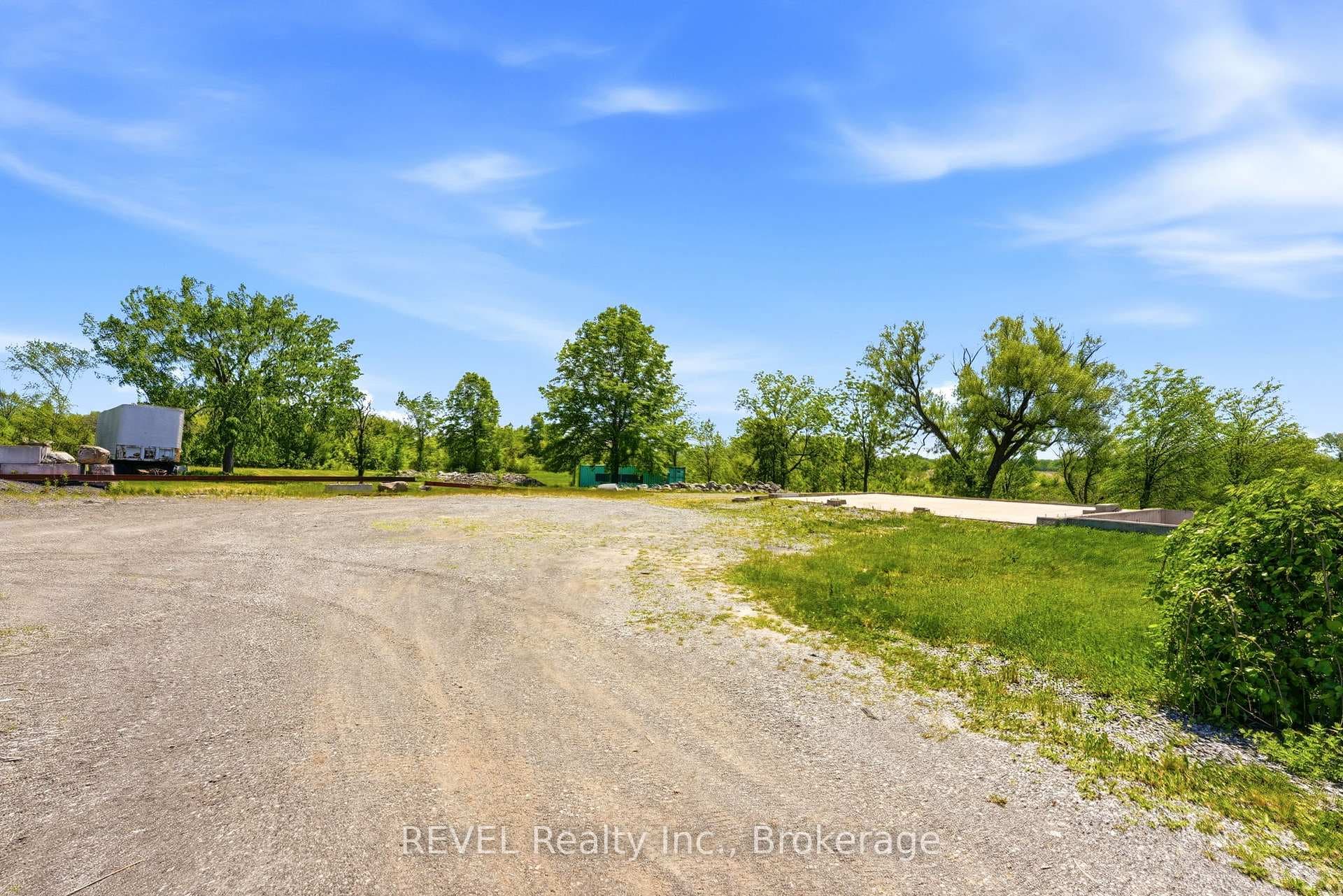 1373 Chippawa Creek Road photo 2