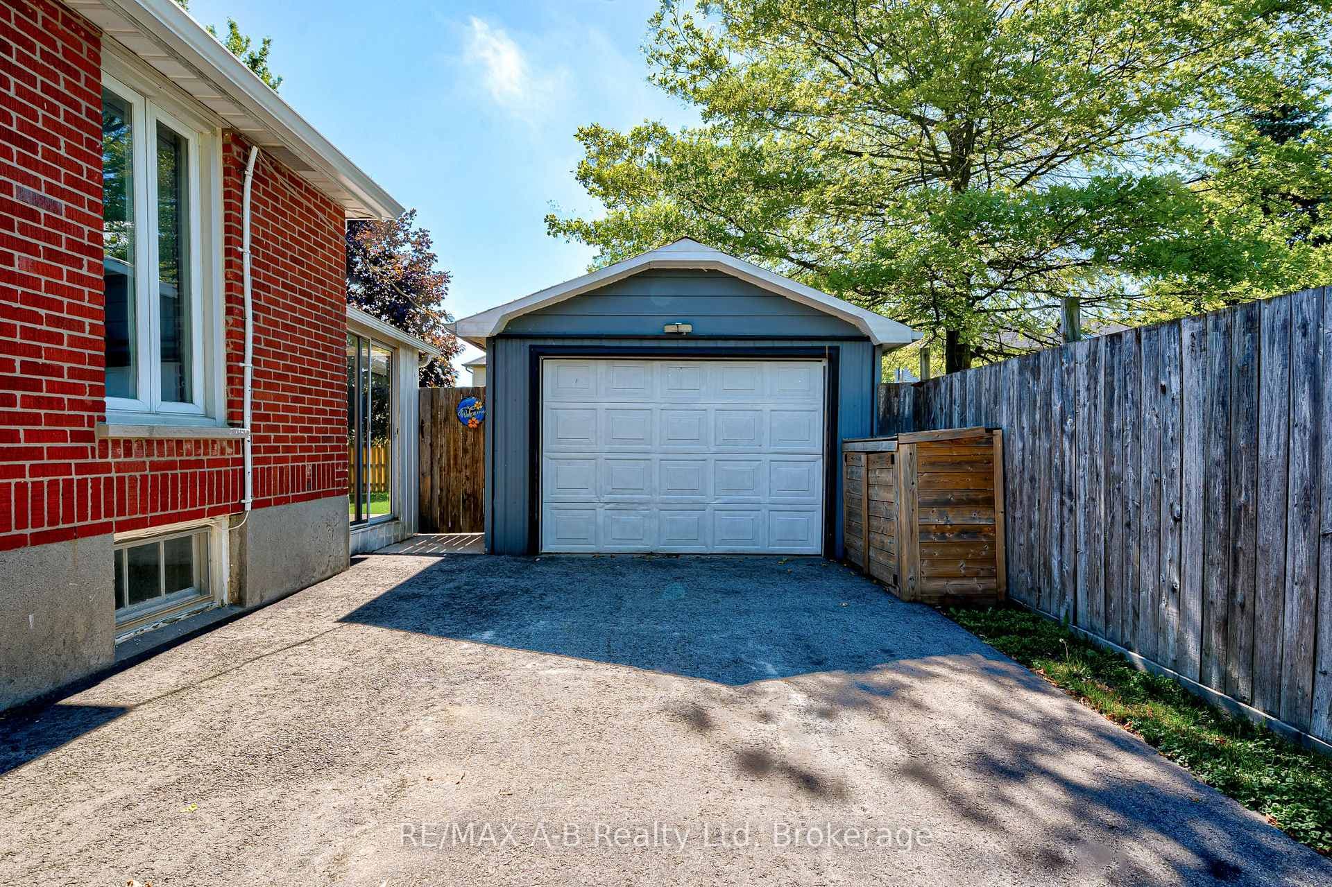 243 King Street photo 3