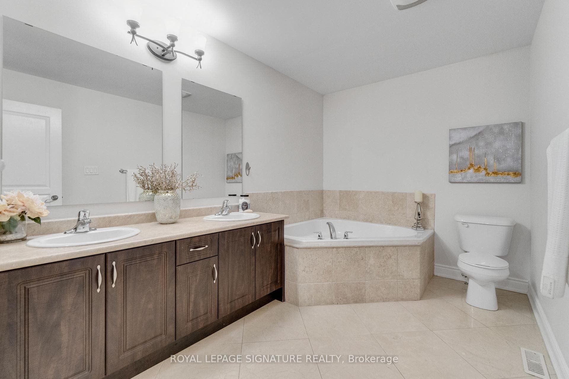 9 Streight Lane photo 28
