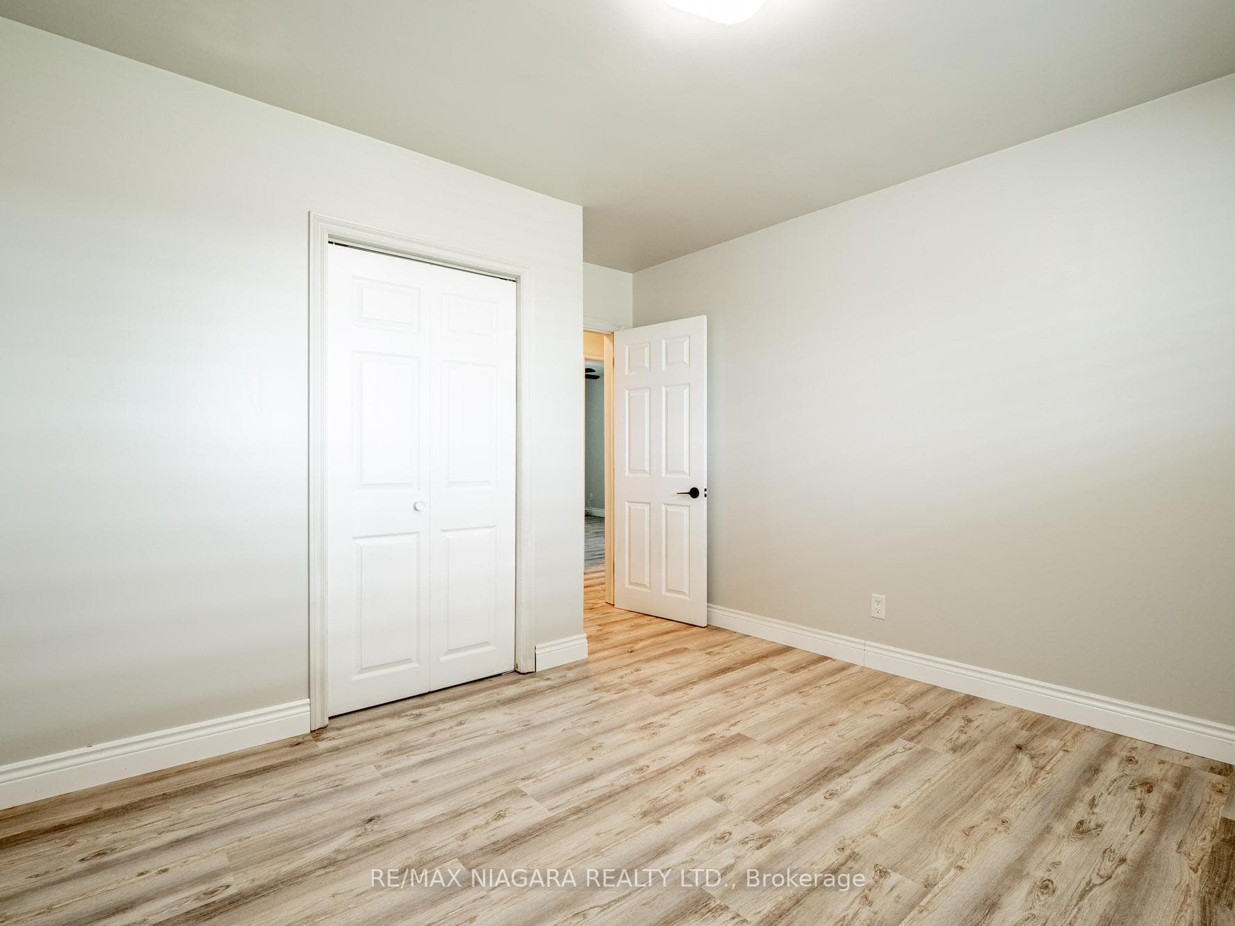 5252 Netherby Road photo 11