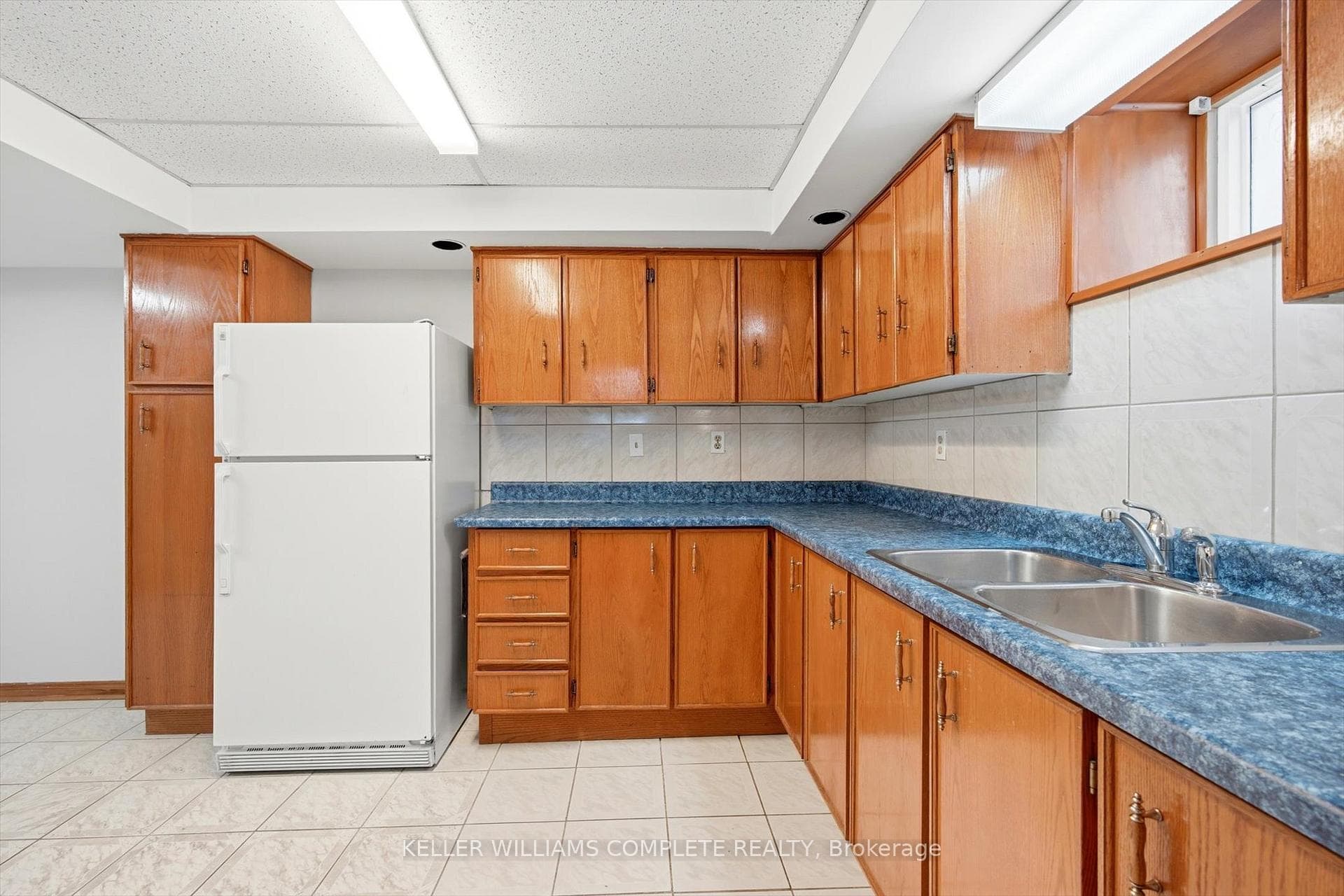 114 Slinger Avenue Unit LOWER photo 6