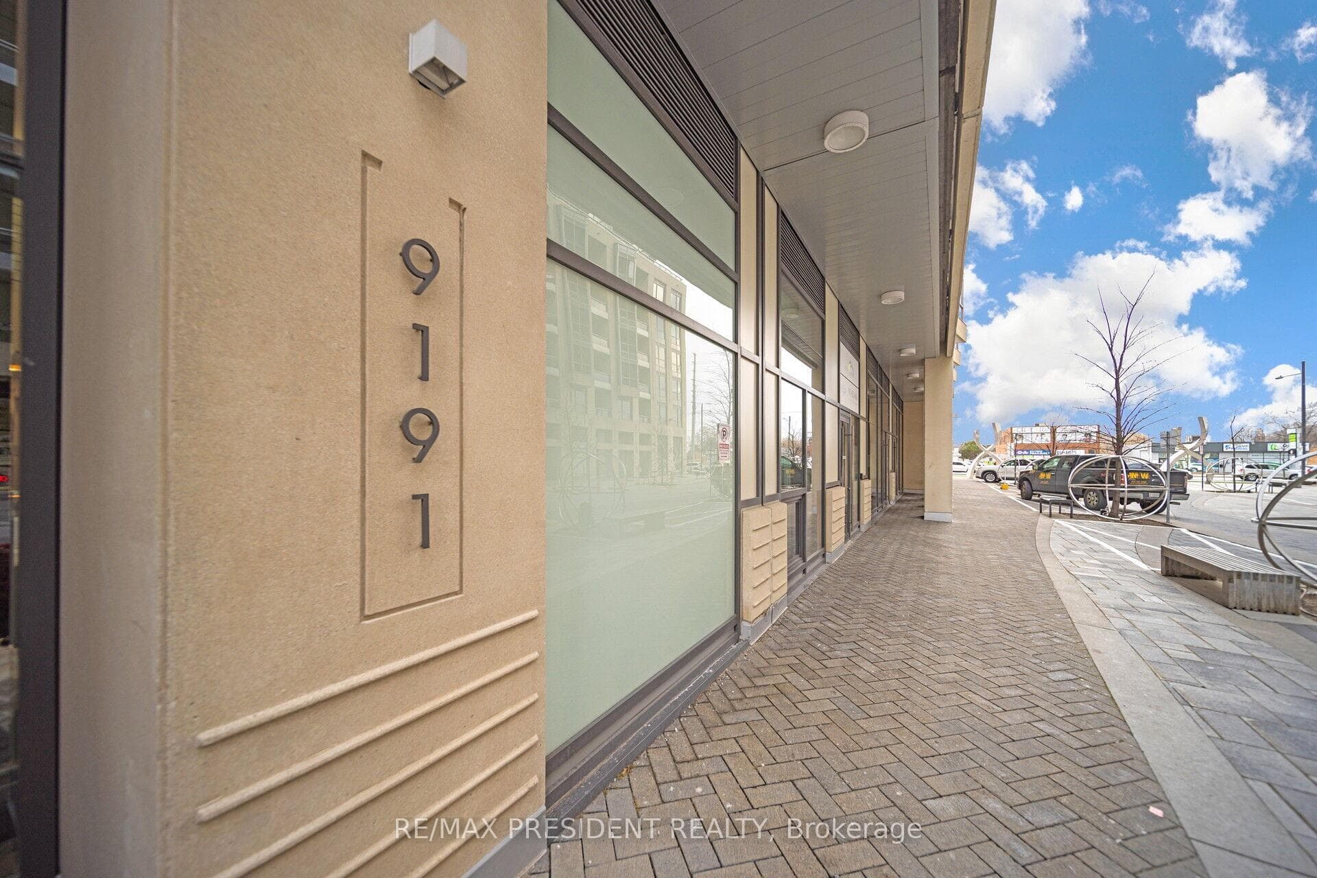 9191 Yonge Street Unit 902 photo 5