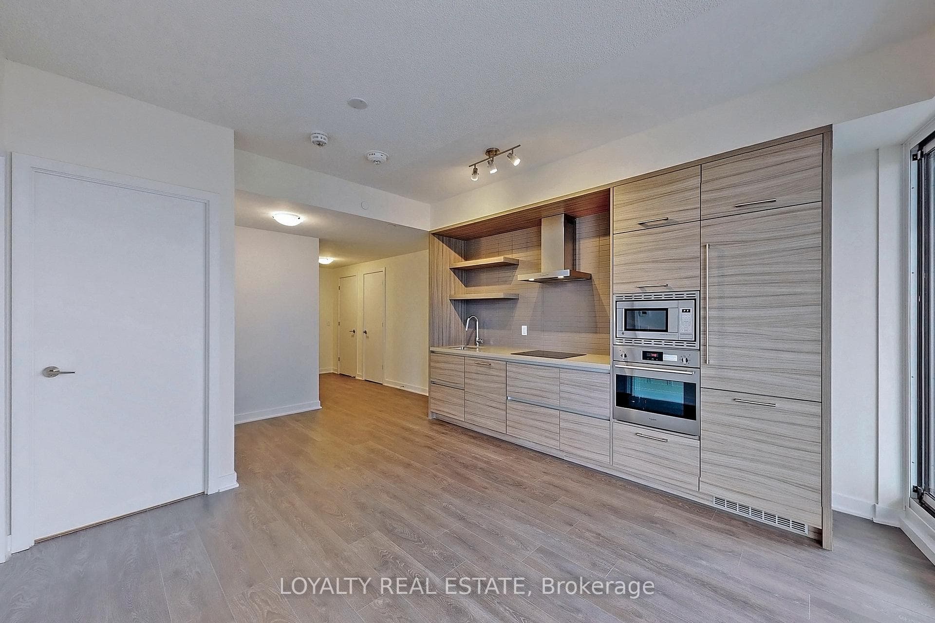 2221 Yonge Street Unit 1705 photo 7