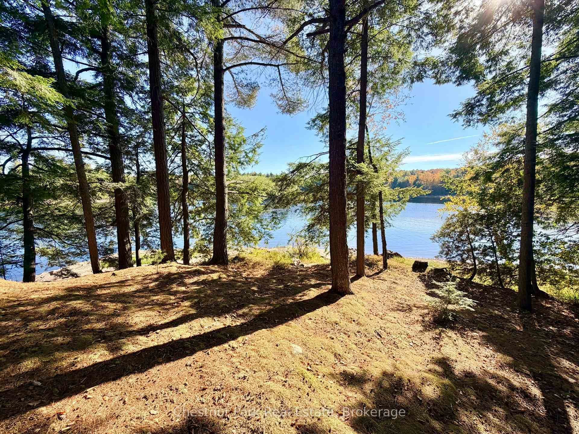 Point of lot between open lake and protected bay