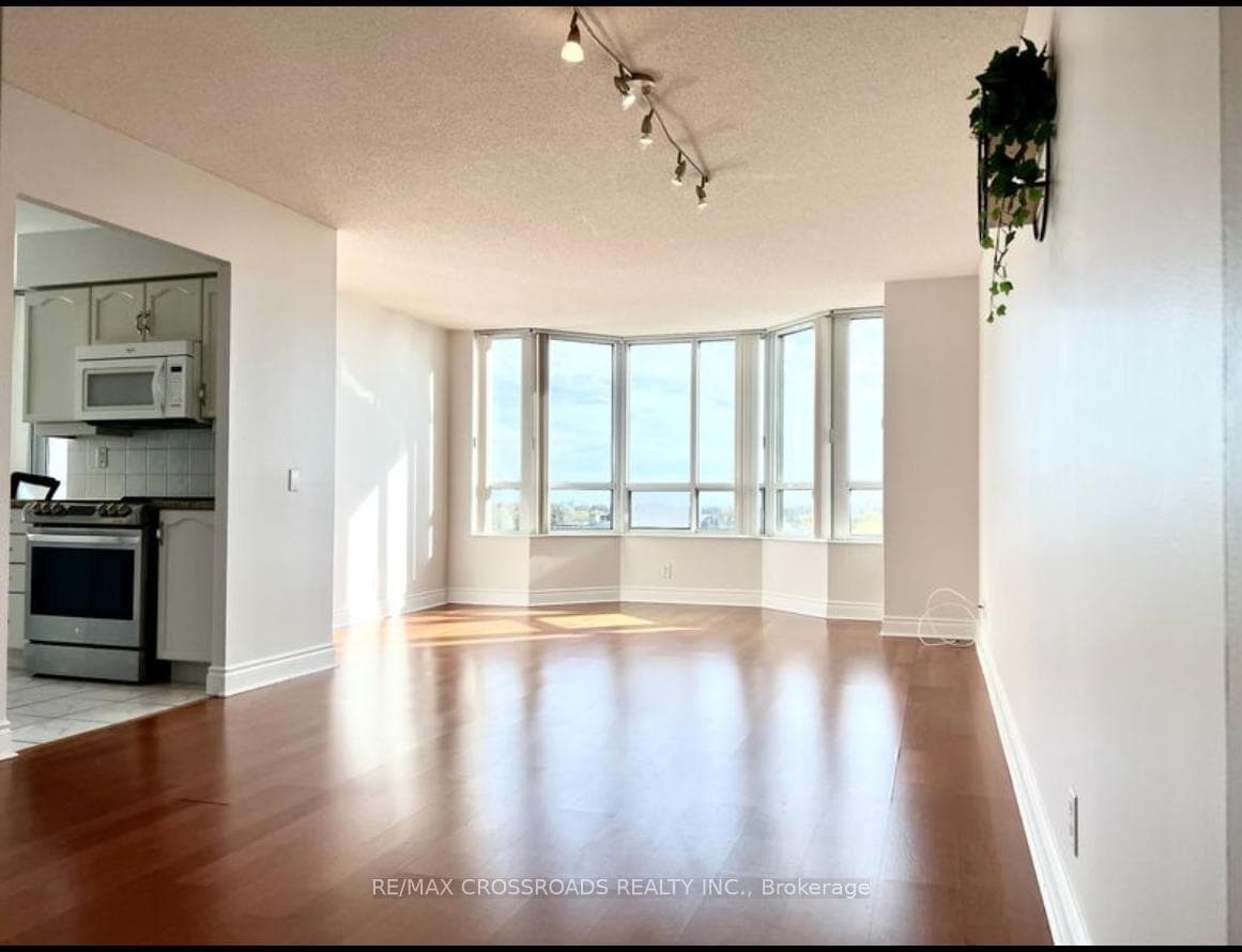 78 Harrison Garden Boulevard Unit 807 photo 1