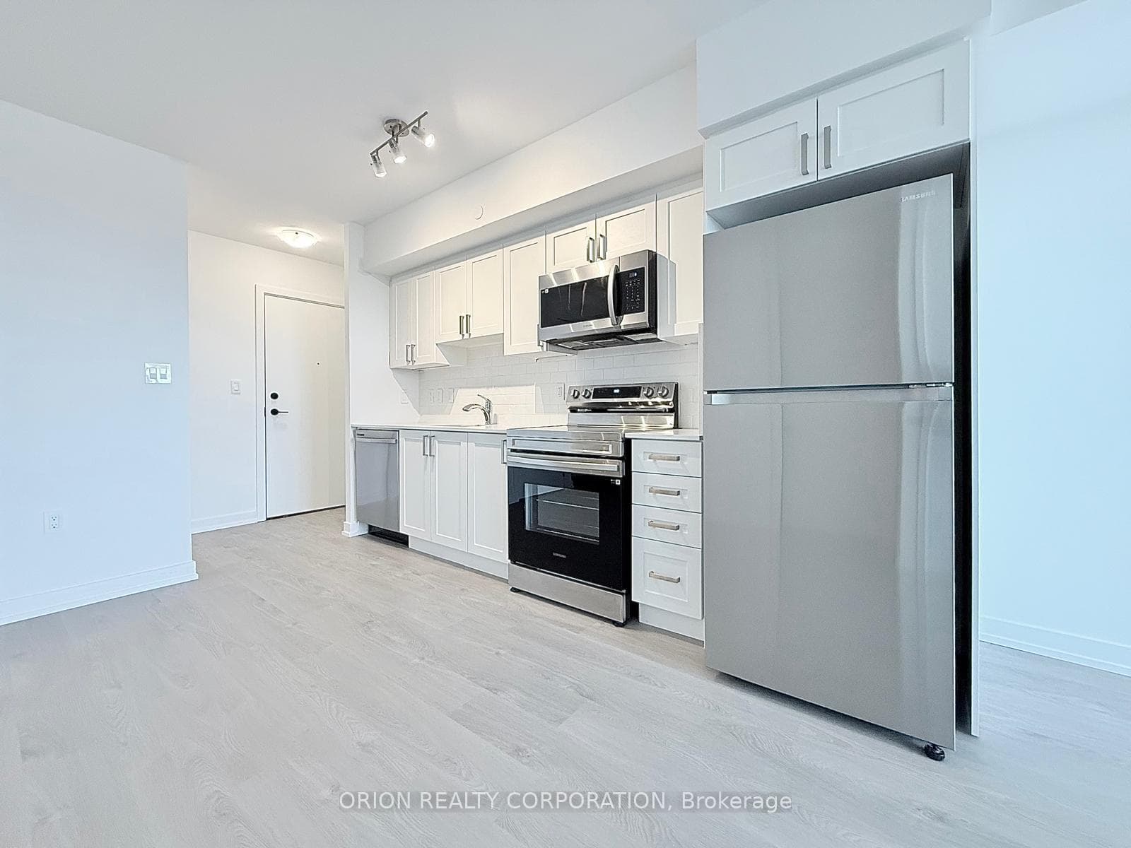 556 Marlee Avenue Unit 515 photo 5