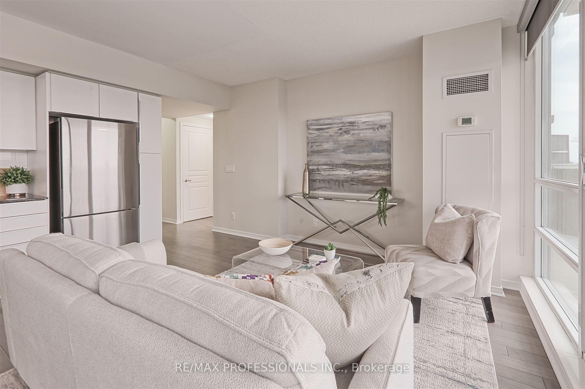 2240 Lake Shore Boulevard photo 6
