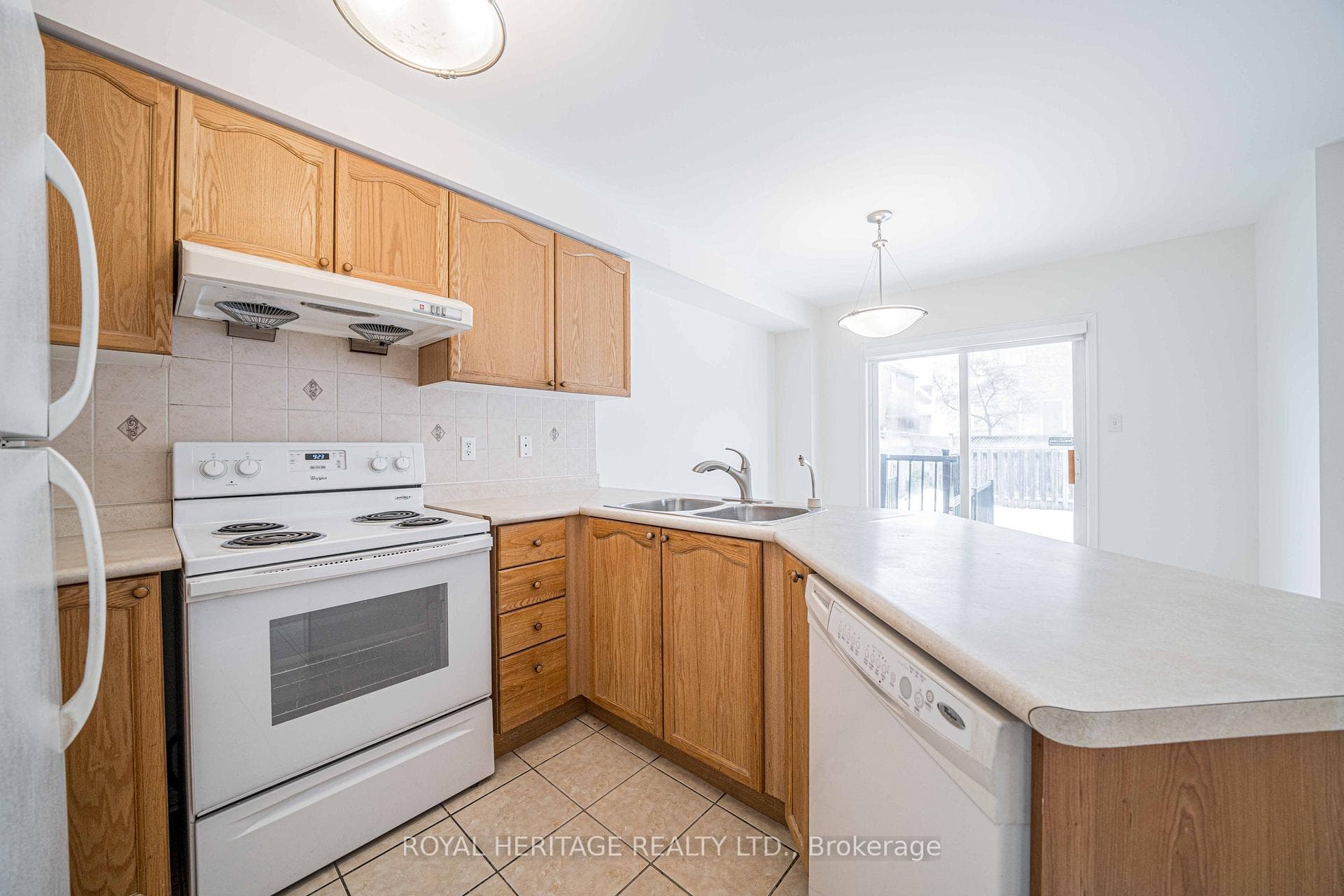 344 Castlemore Avenue photo 12