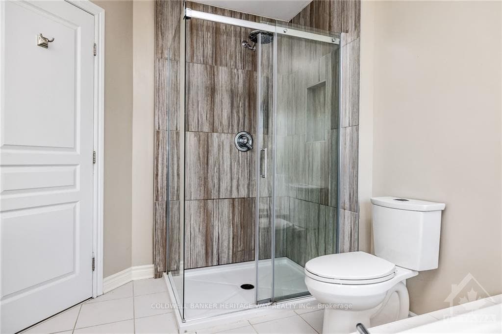 407 FOXHALL Way photo 20
