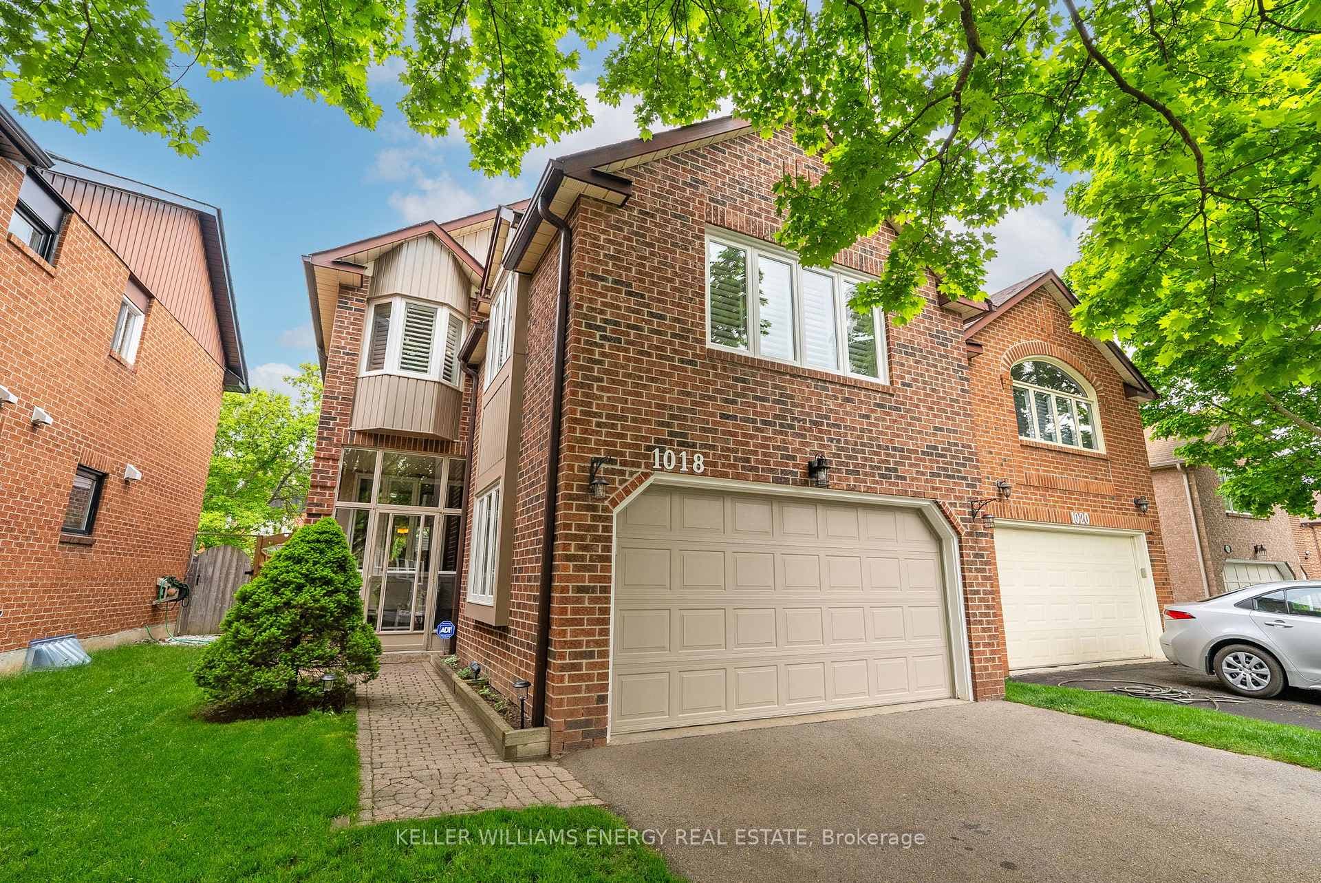1018 Longbow Drive photo 3