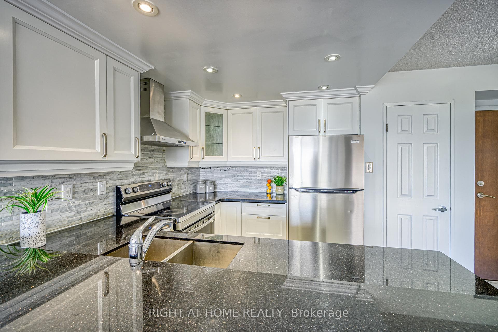 50 Kingsbridge Garden Circle Unit 1408 photo 6