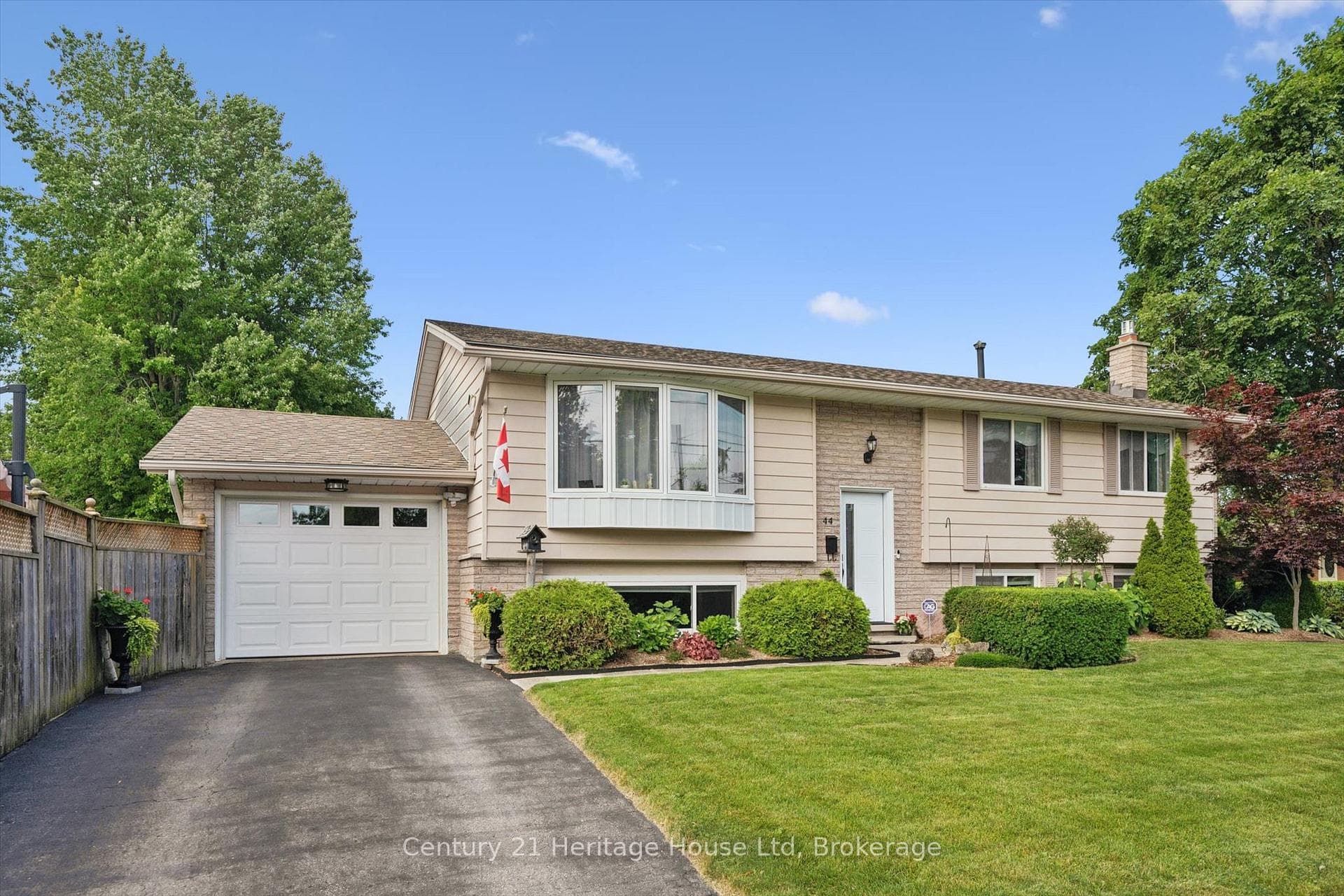 44 Inverness Drive photo 3