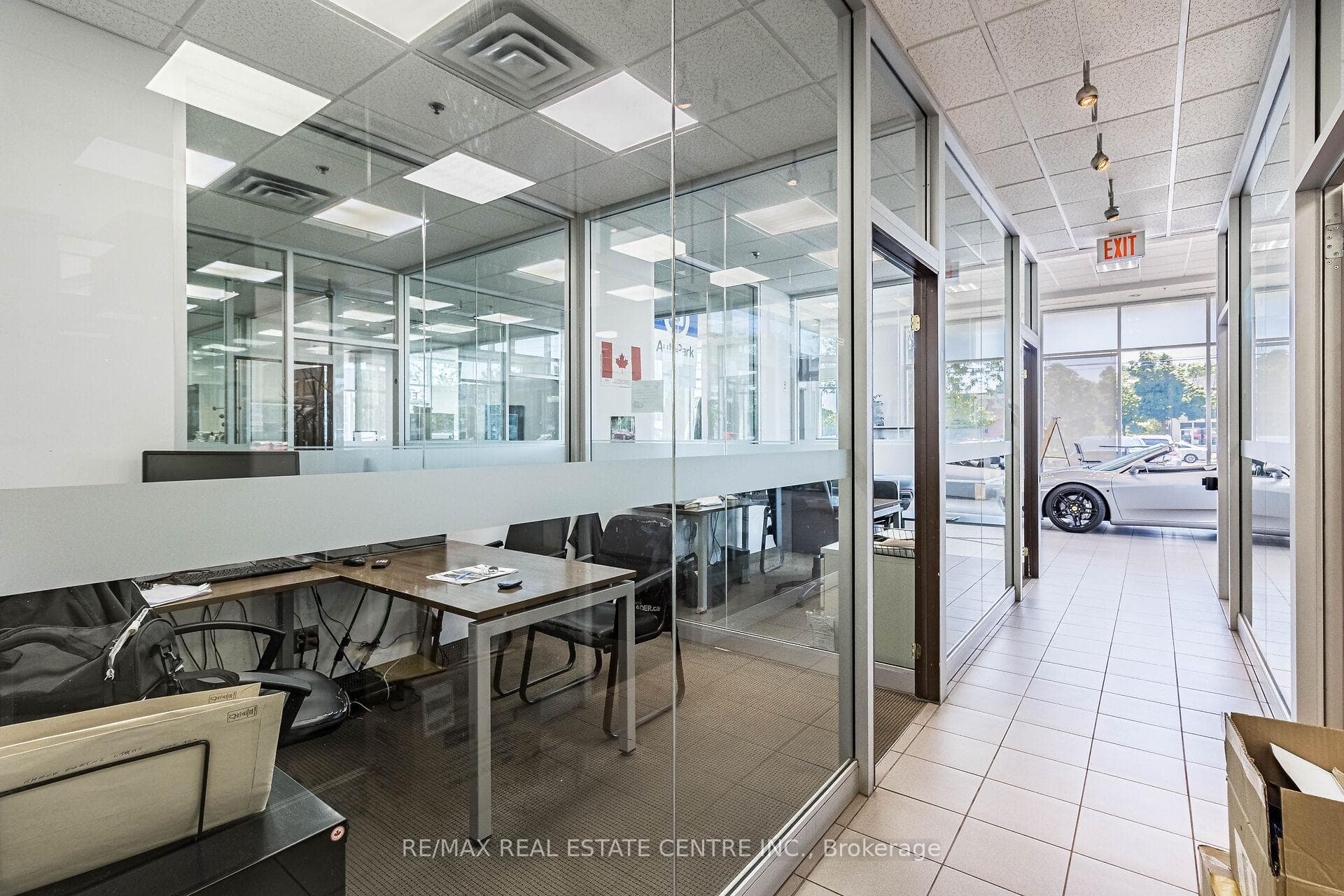 225 Dundas Street photo 25