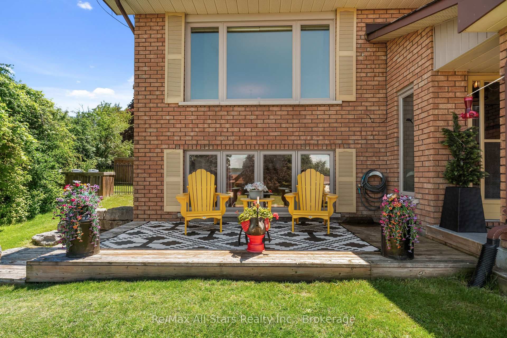 54 Bluewater Avenue photo 5