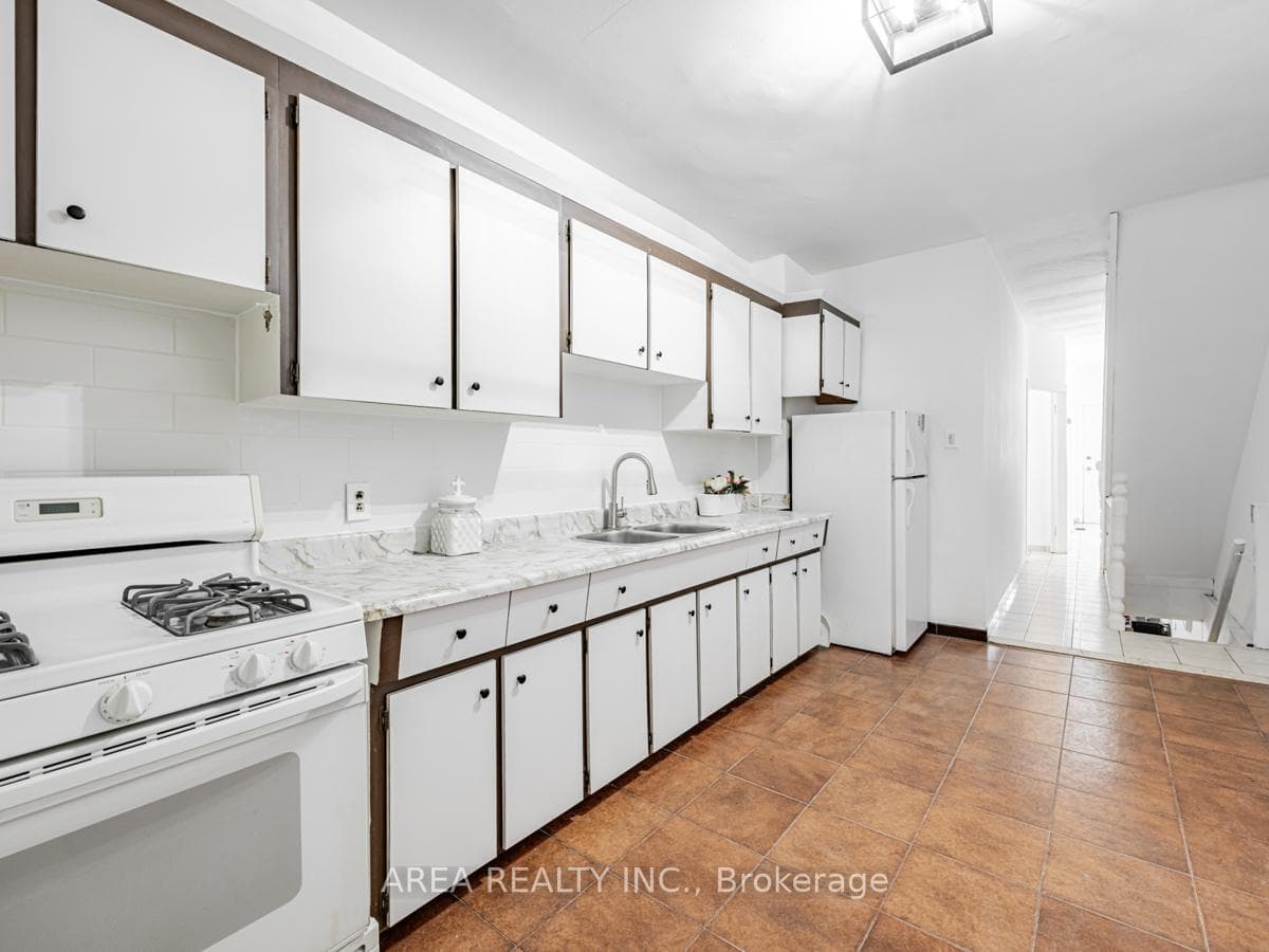 231 Beatrice Street photo 7