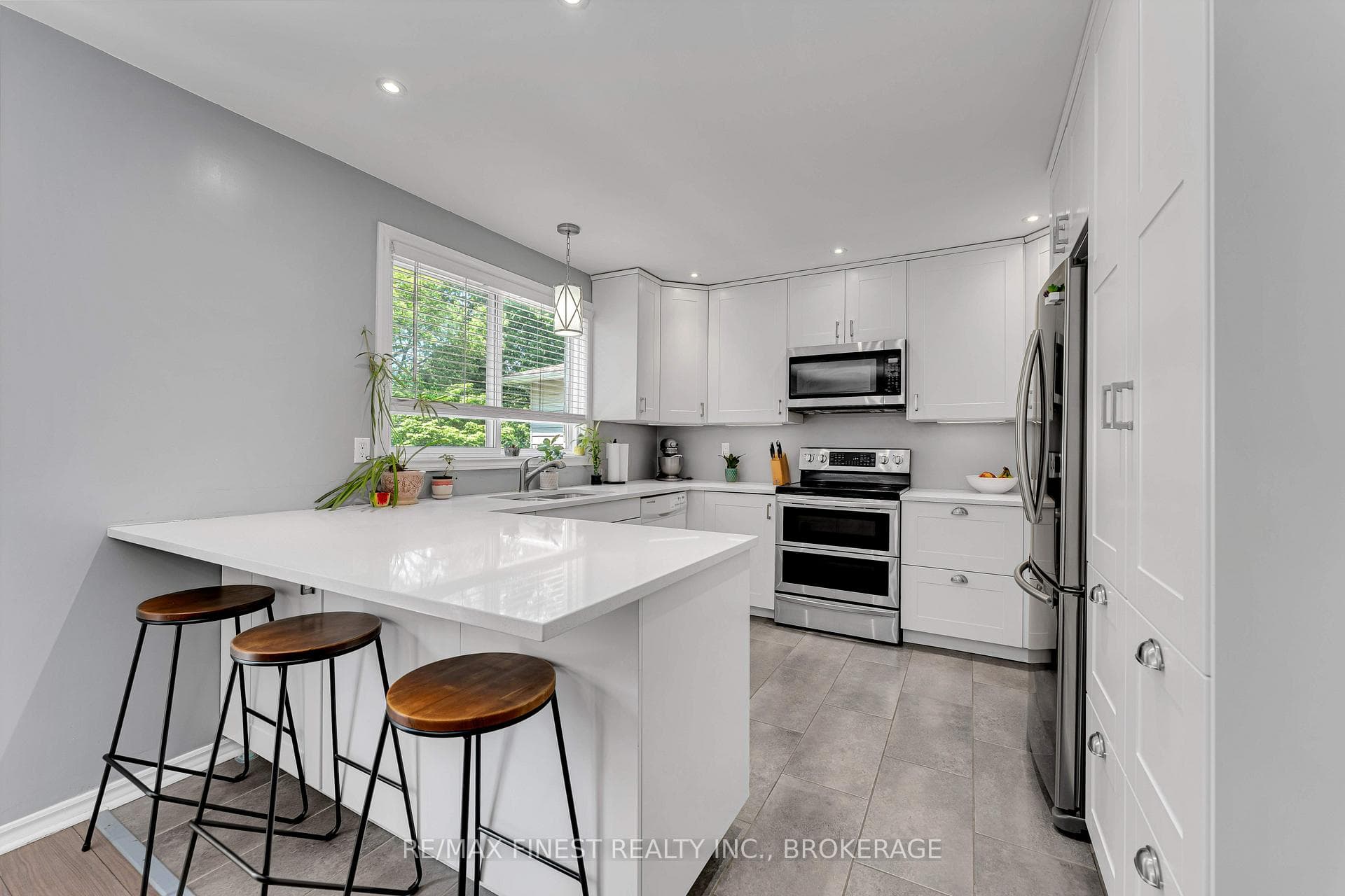 801 Grouse Crescent photo 12