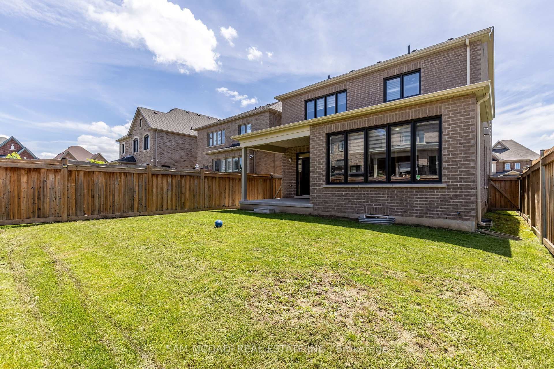 17 Mugford Crescent photo 37