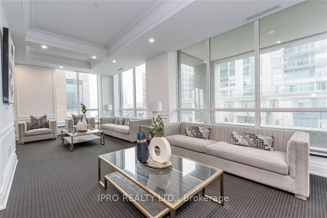 2060 LAKESHORE Road Unit 505 photo 26