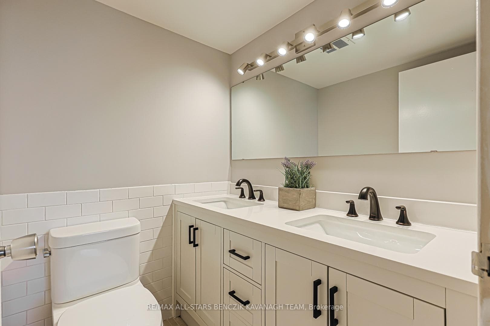 20 Fashion Roseway N/A Unit 408 photo 13