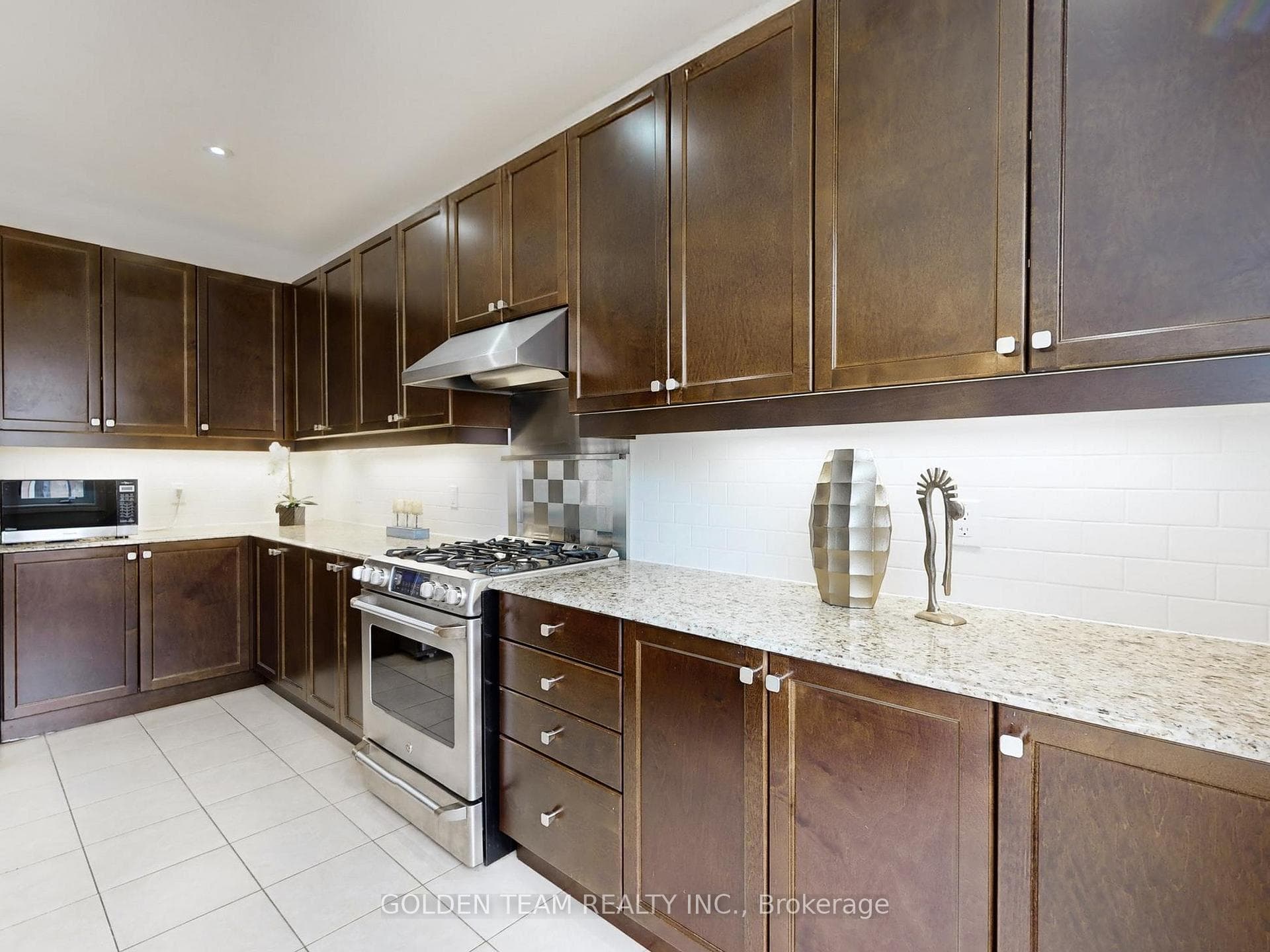 939 Memorial Circle photo 20