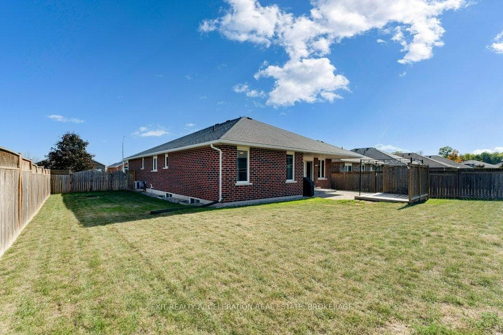86 Hartwood Crescent photo 36