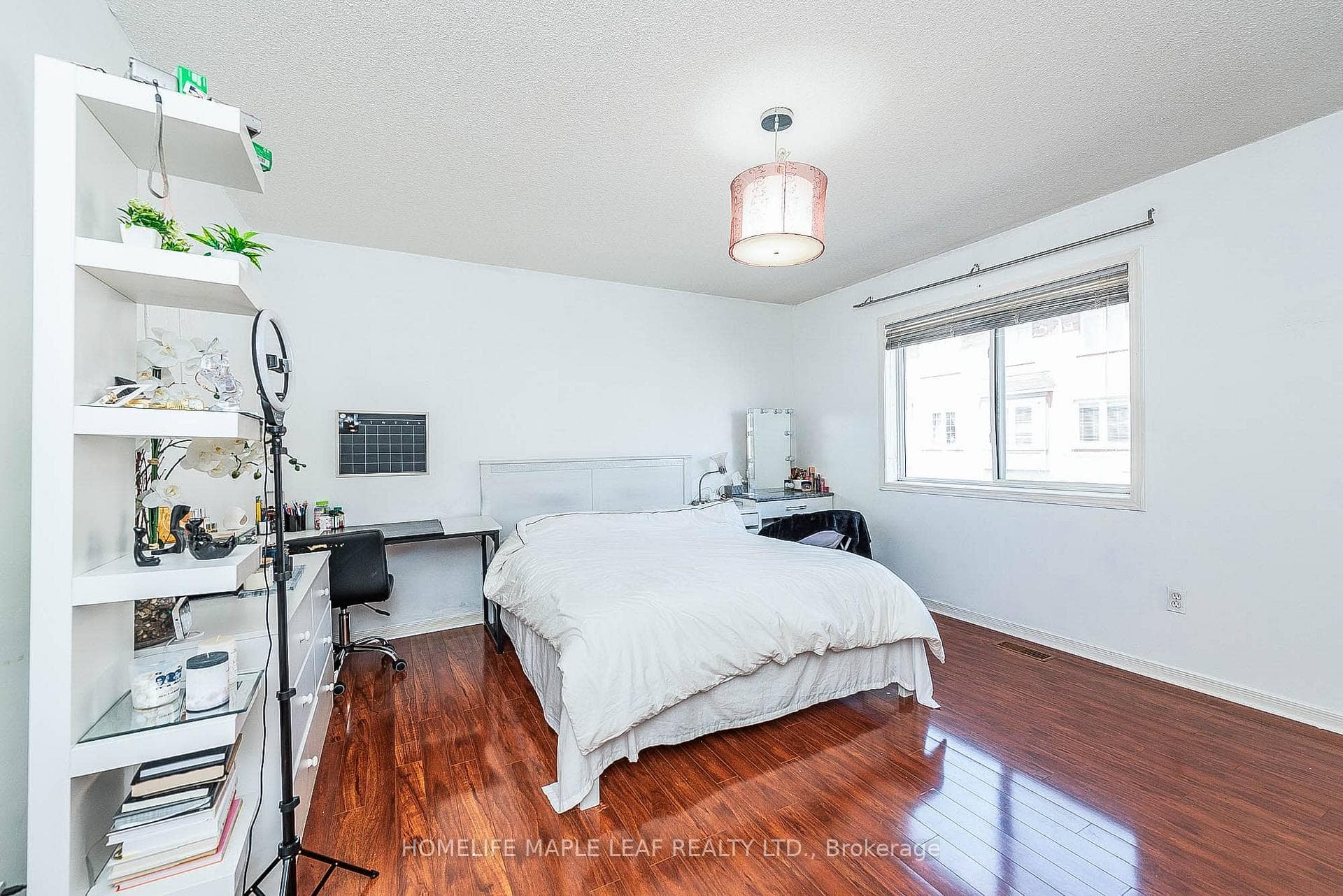 175 Toba Crescent photo 24