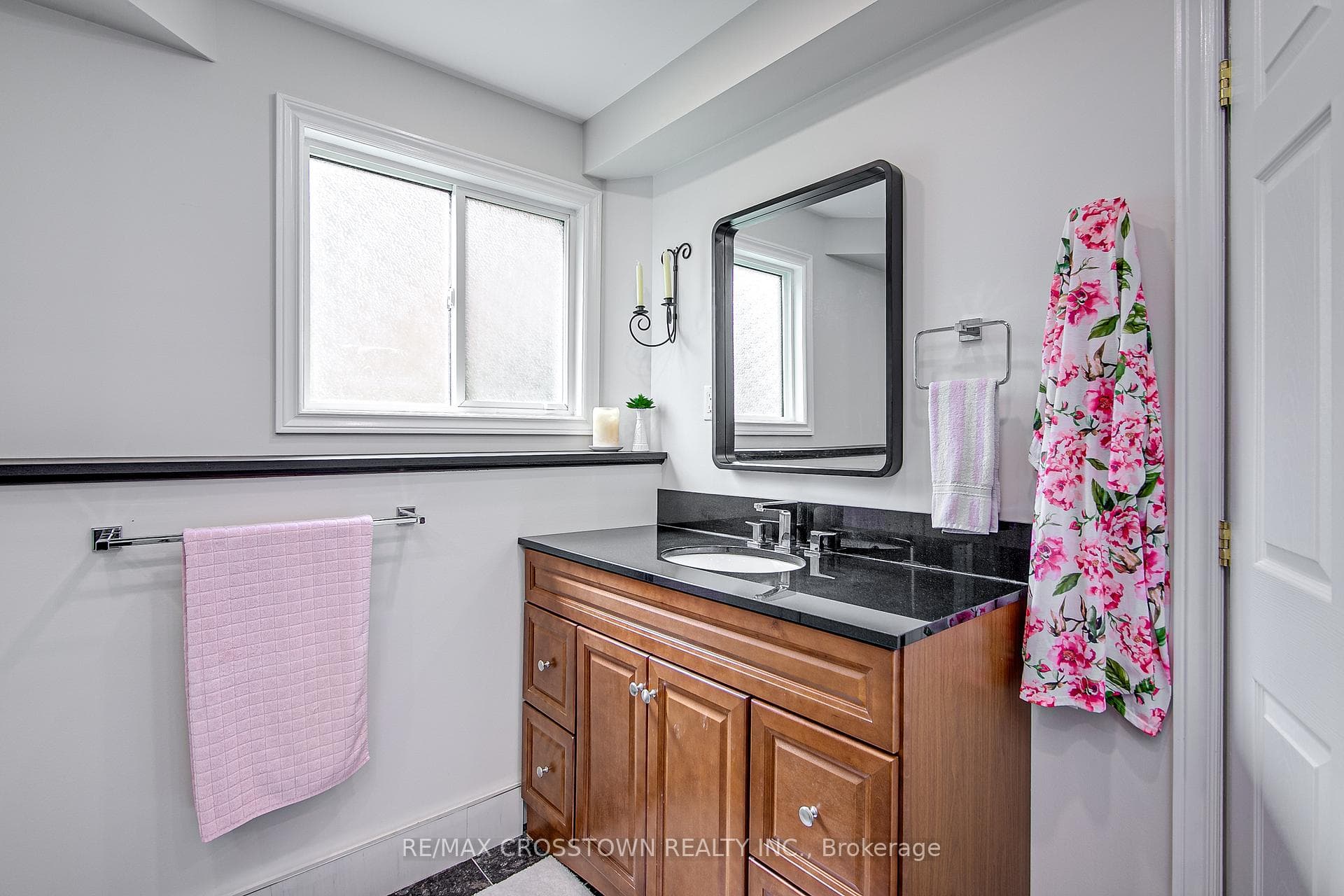 675 James Street photo 36