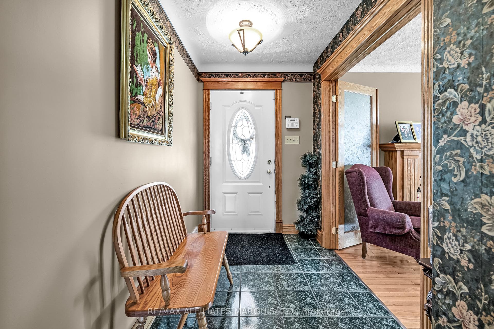 1413 Queen Street photo 3
