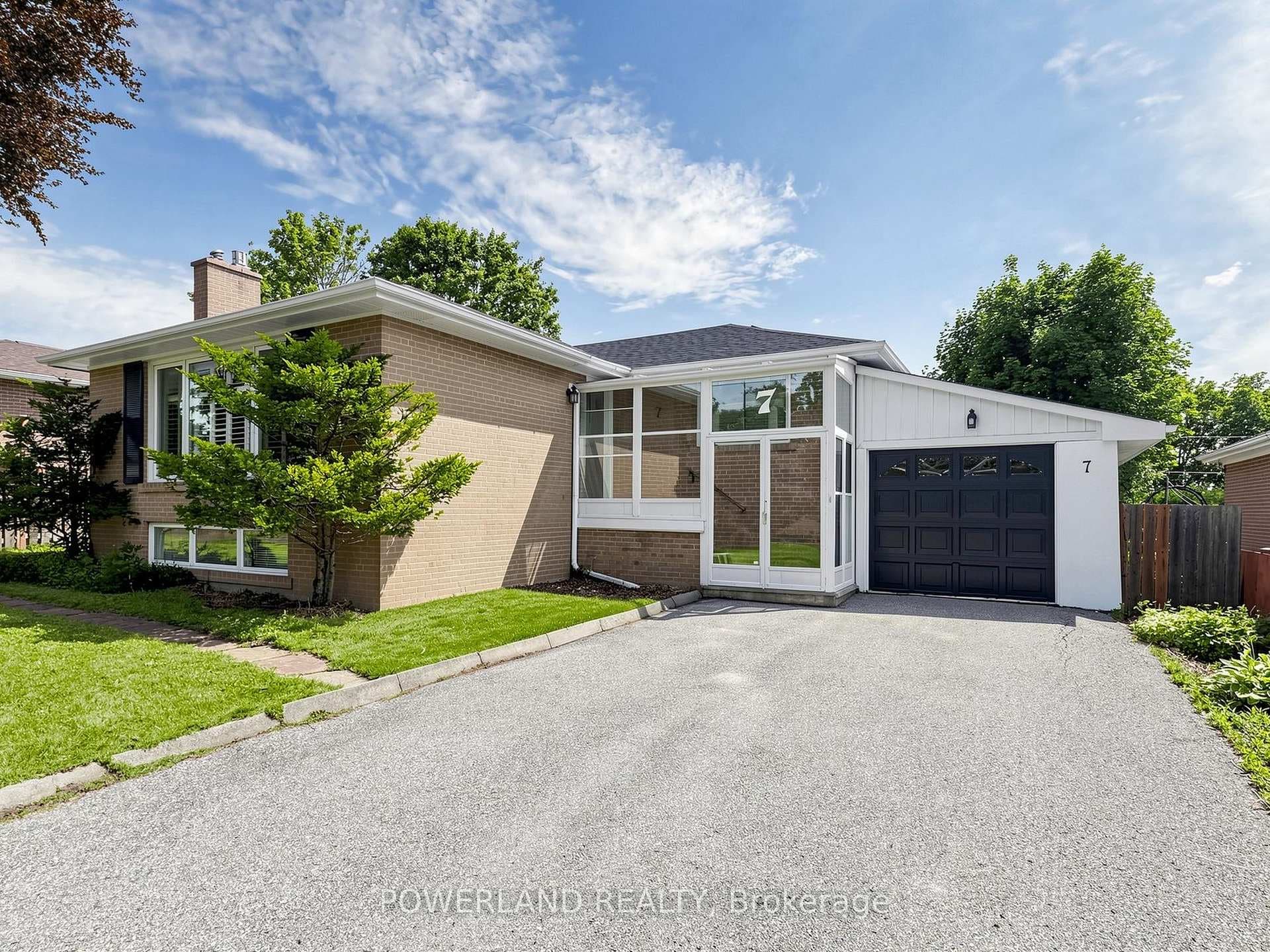 7 Laurentide Avenue photo 3