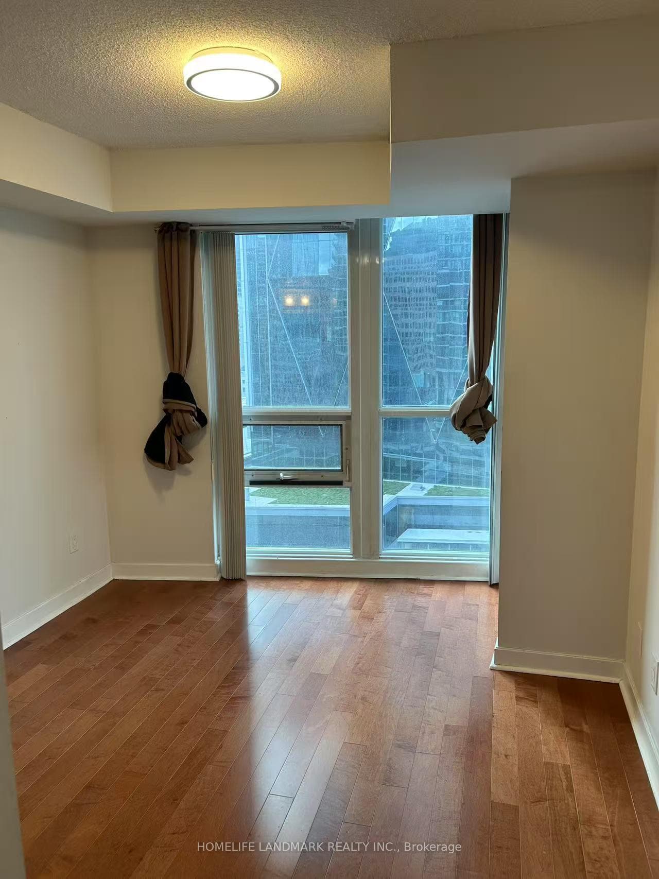 18 Harbour Street Unit 1505 photo 8