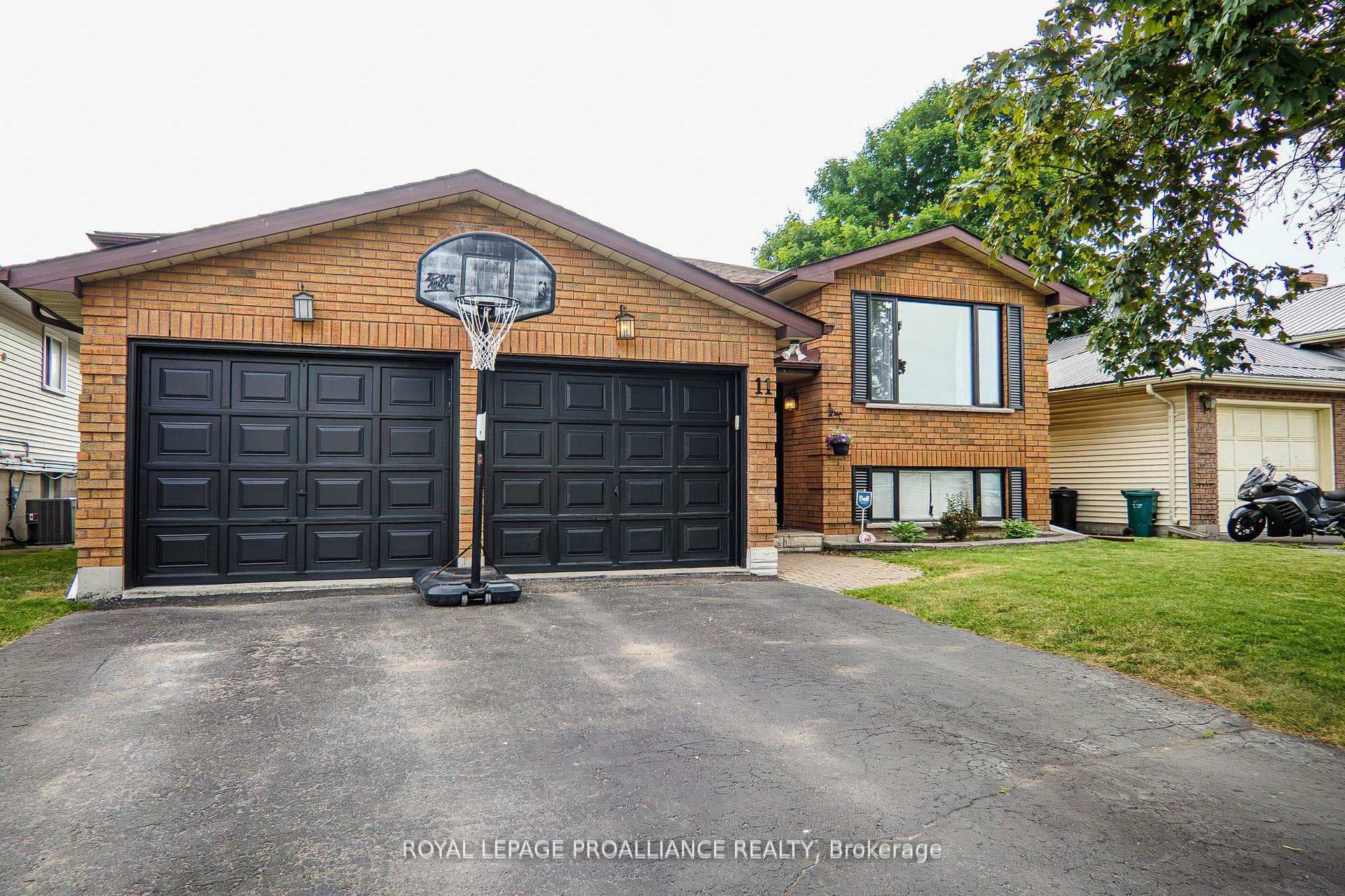 11 Springbrook Crescent photo 4