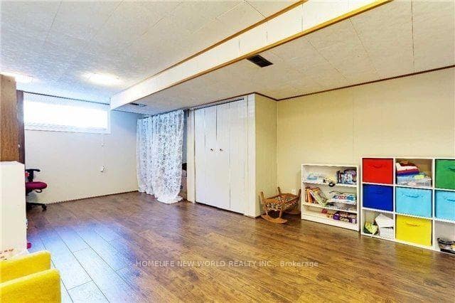 261 Betty Ann Drive photo 16