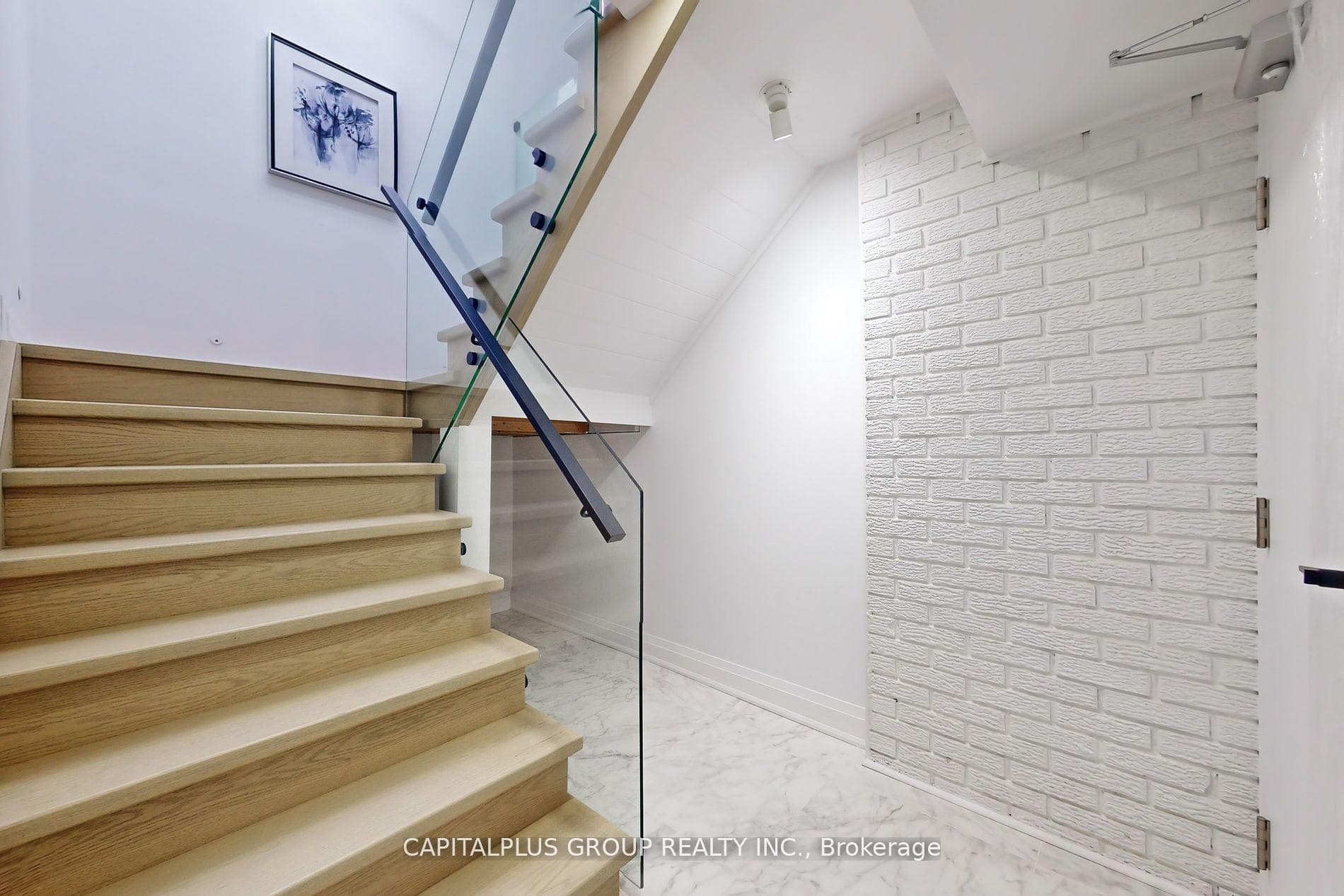 105 Angus Drive photo 15
